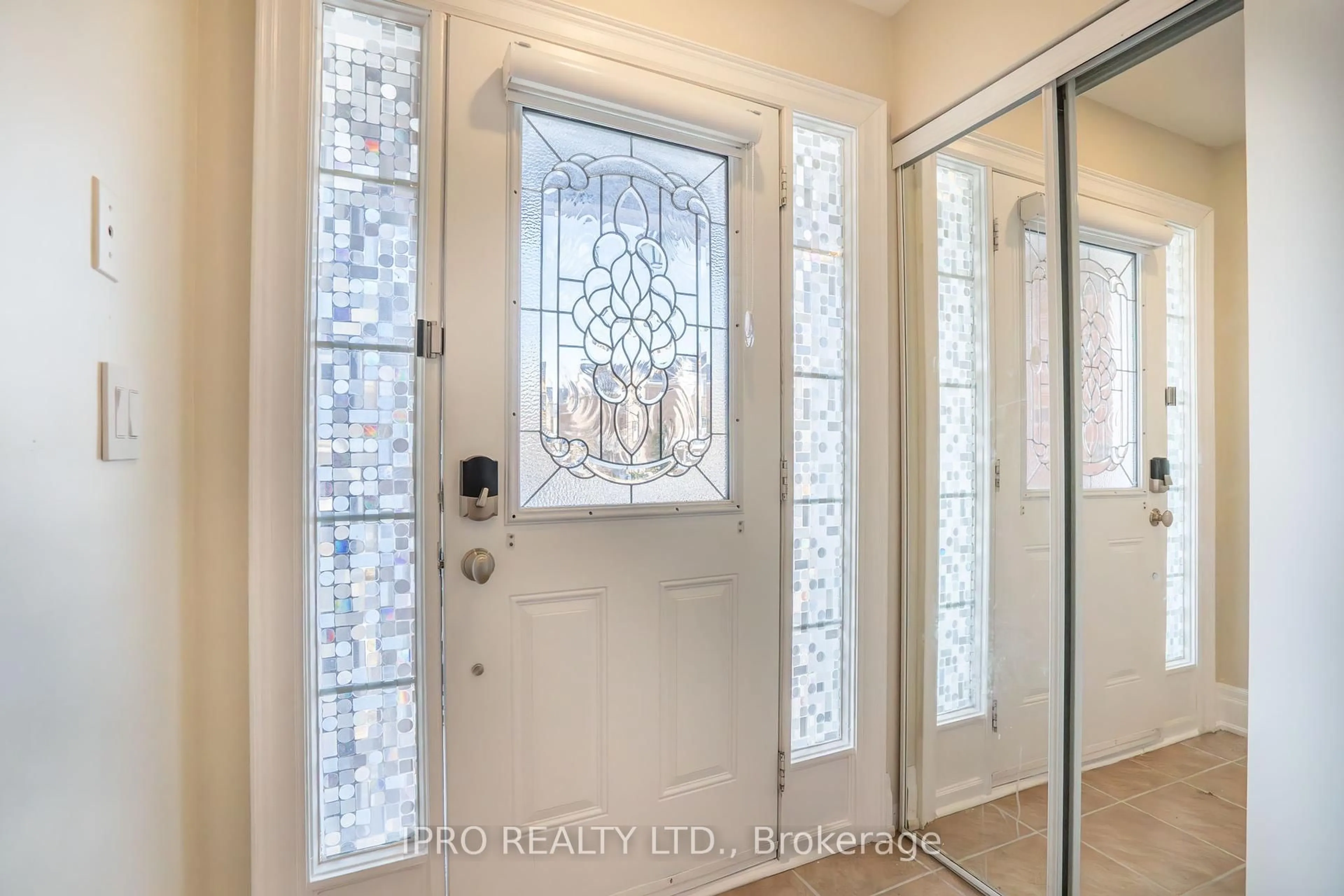 Indoor entryway for 620 Ferguson Dr #52, Milton Ontario L9T 0M8