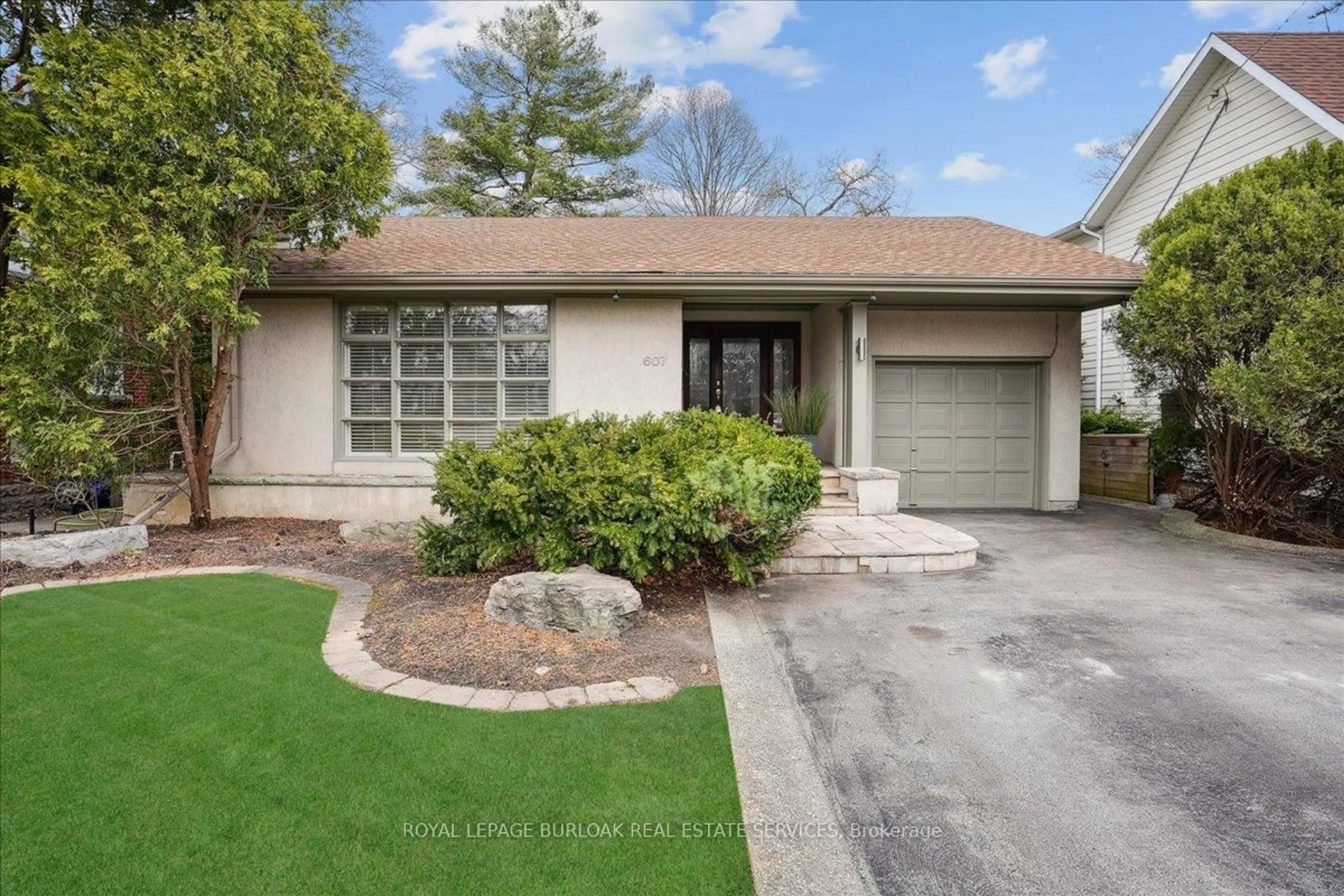 Home with brick exterior material, street for 607 Hurd Ave, Burlington Ontario L7S 1T4