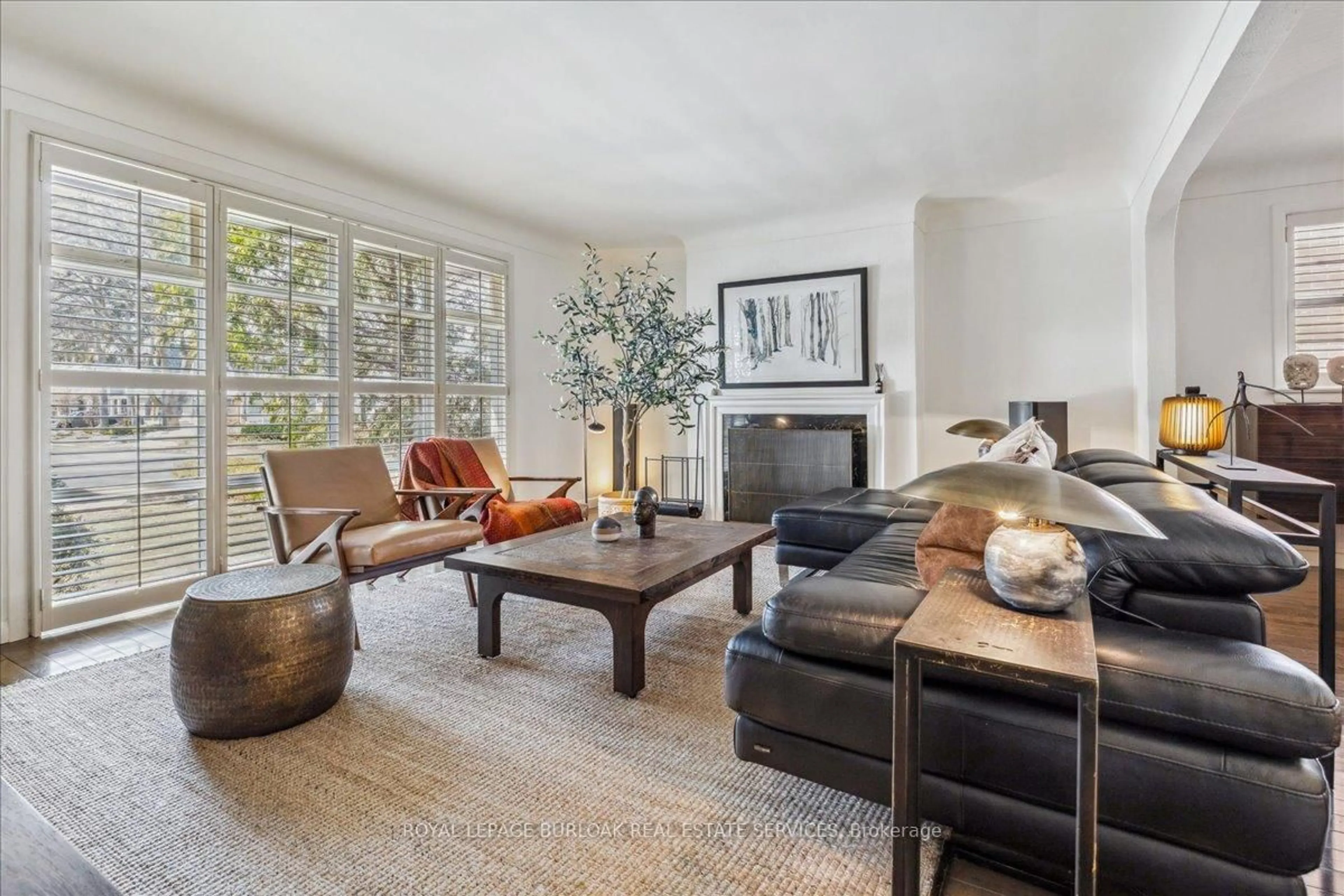 Living room with furniture, unknown for 607 Hurd Ave, Burlington Ontario L7S 1T4