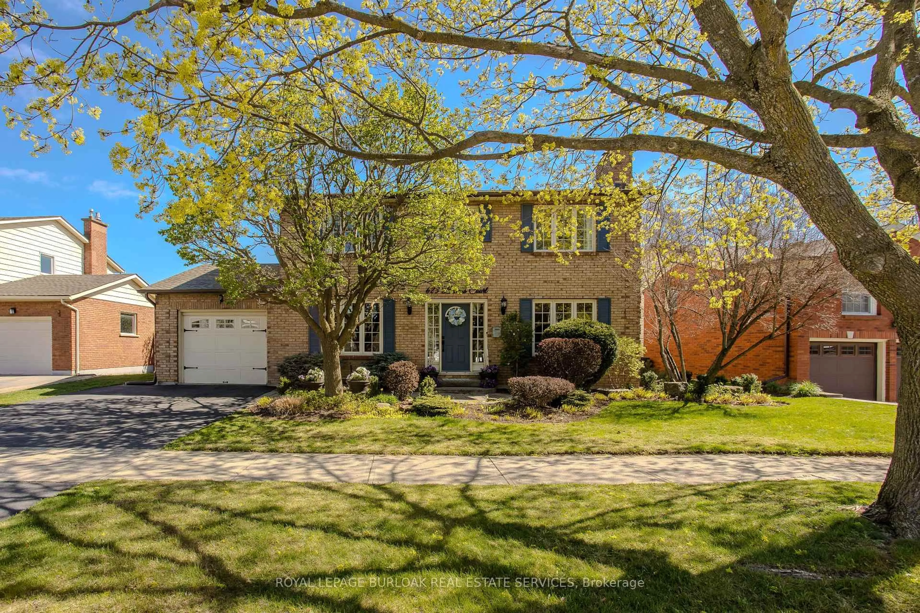 Home with brick exterior material, street for 623 Barons Crt, Burlington Ontario L7R 4E4