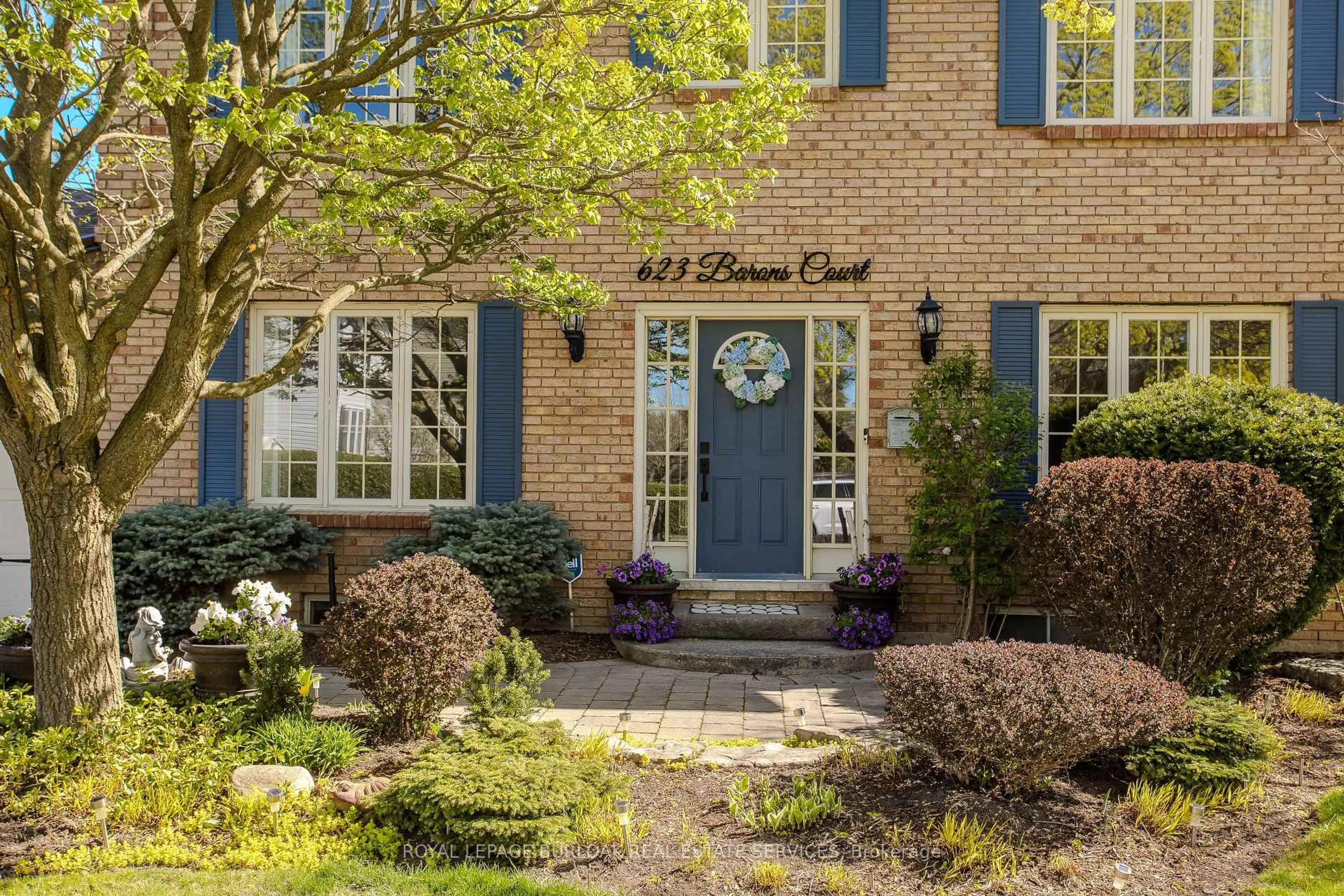 Home with brick exterior material, street for 623 Barons Crt, Burlington Ontario L7R 4E4