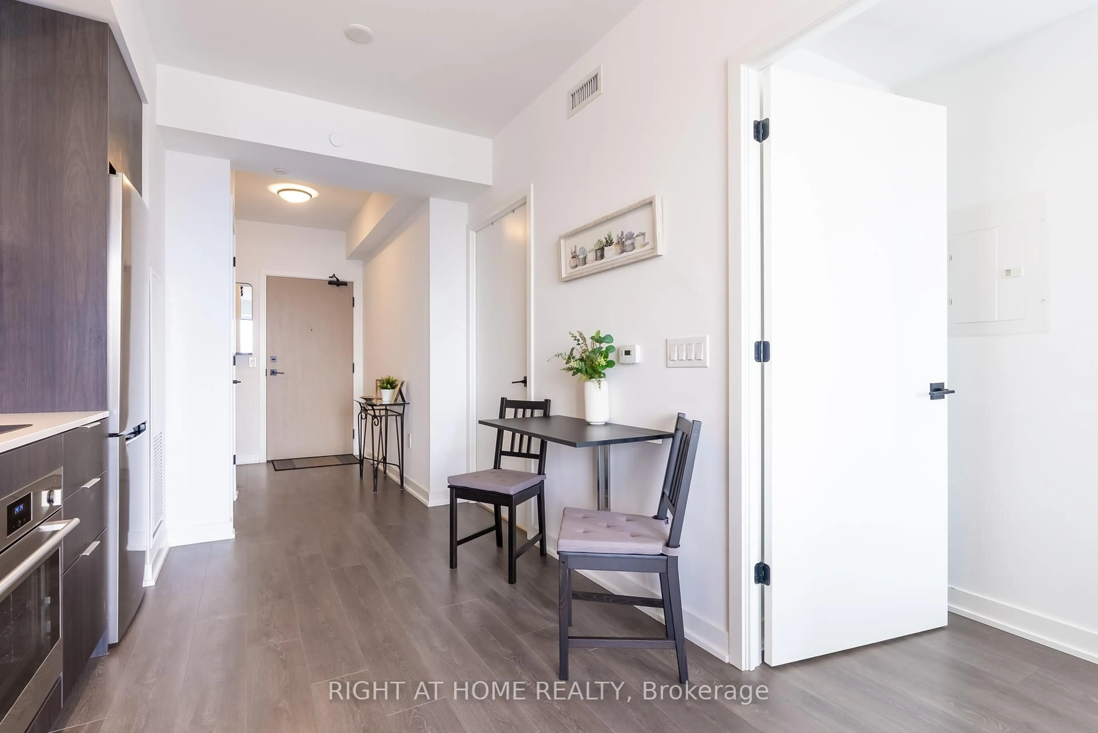 Indoor entryway for 36 Zorra St #1101, Toronto Ontario M8Z 0G5