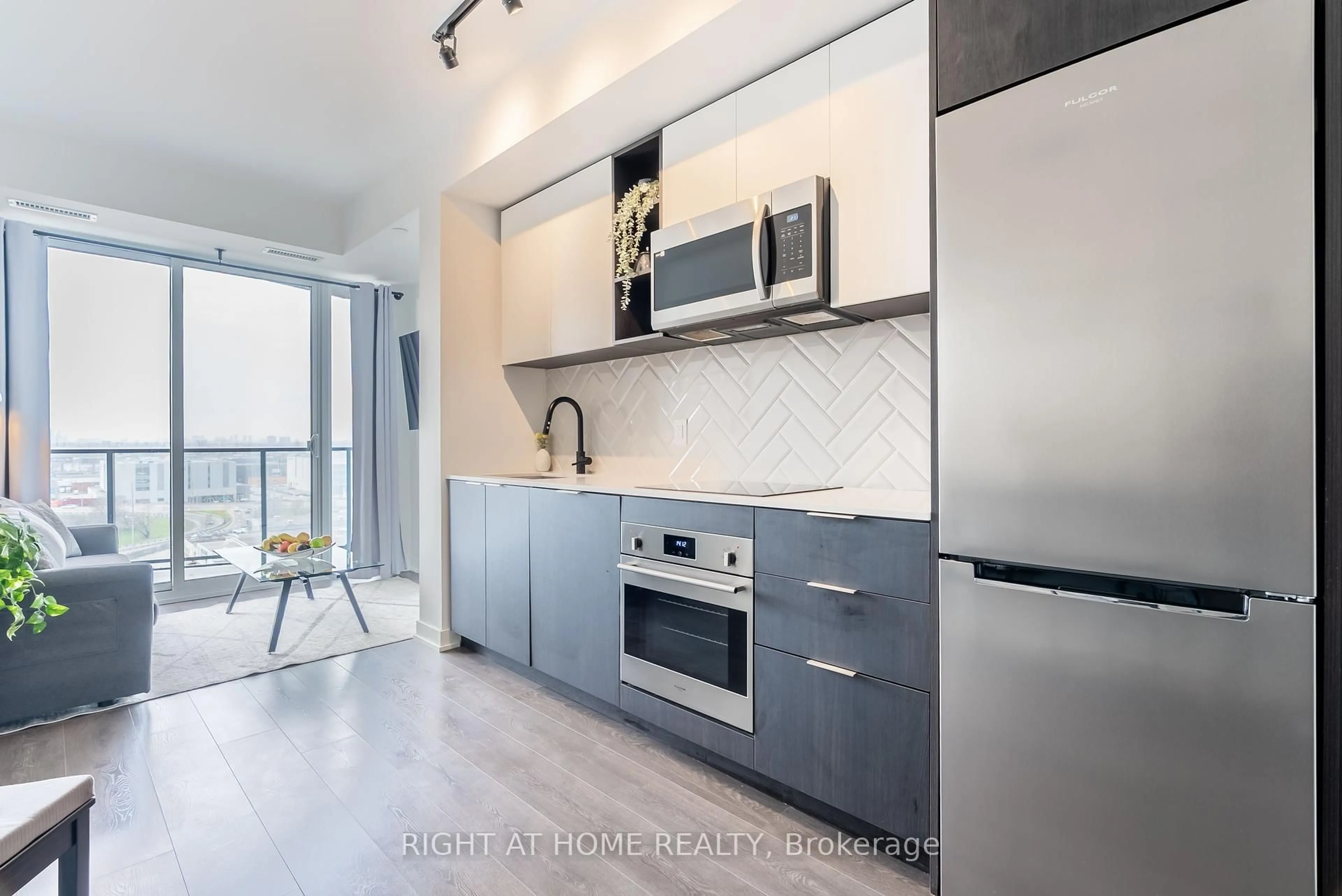 Unknown for 36 Zorra St #1101, Toronto Ontario M8Z 0G5
