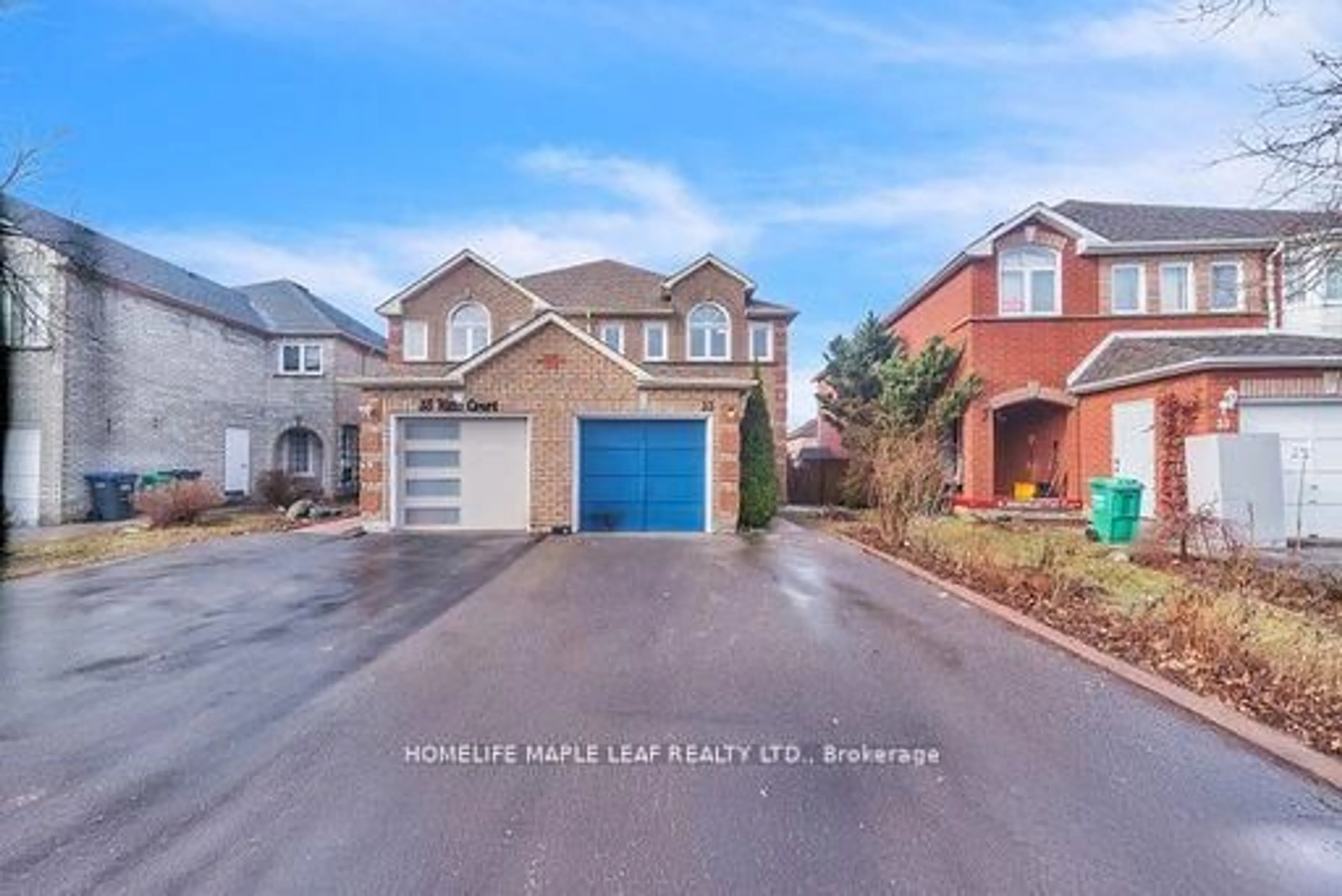 A pic from outside/outdoor area/front of a property/back of a property/a pic from drone, street for 33 Kitto Crt, Brampton Ontario L6Y 5B1