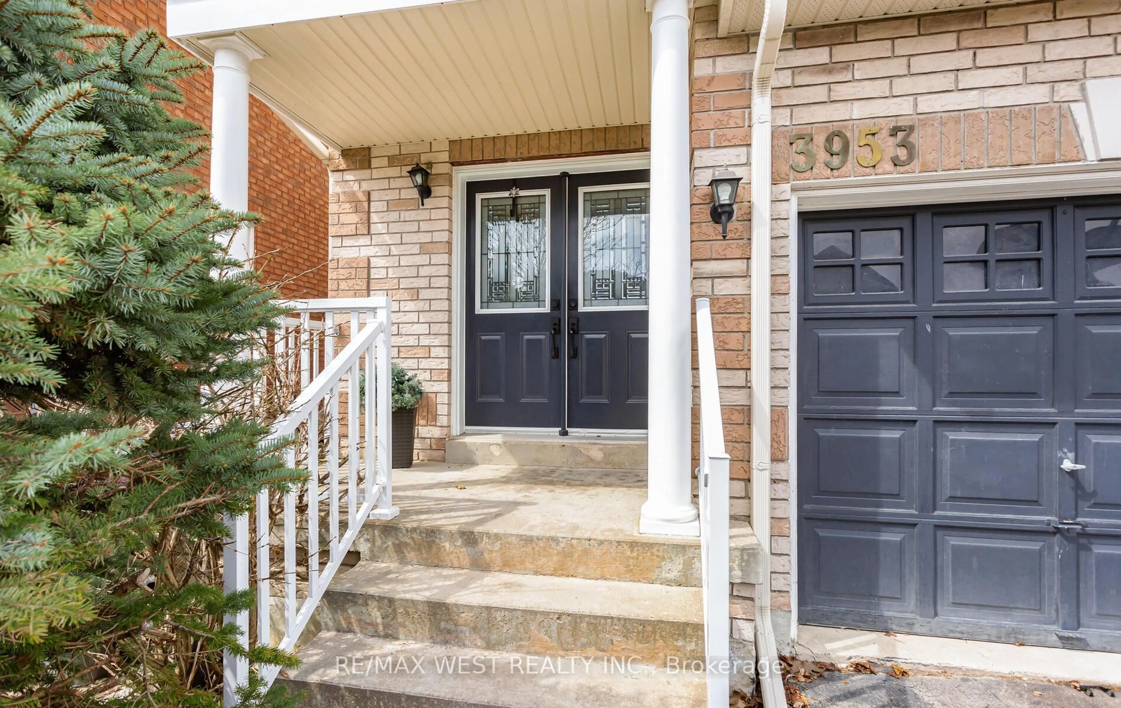 Indoor entryway for 3953 Freeman Terr, Mississauga Ontario L5M 6R2
