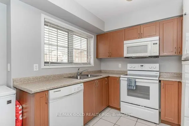 Additional property image - 2468 Post Rd Unit 20