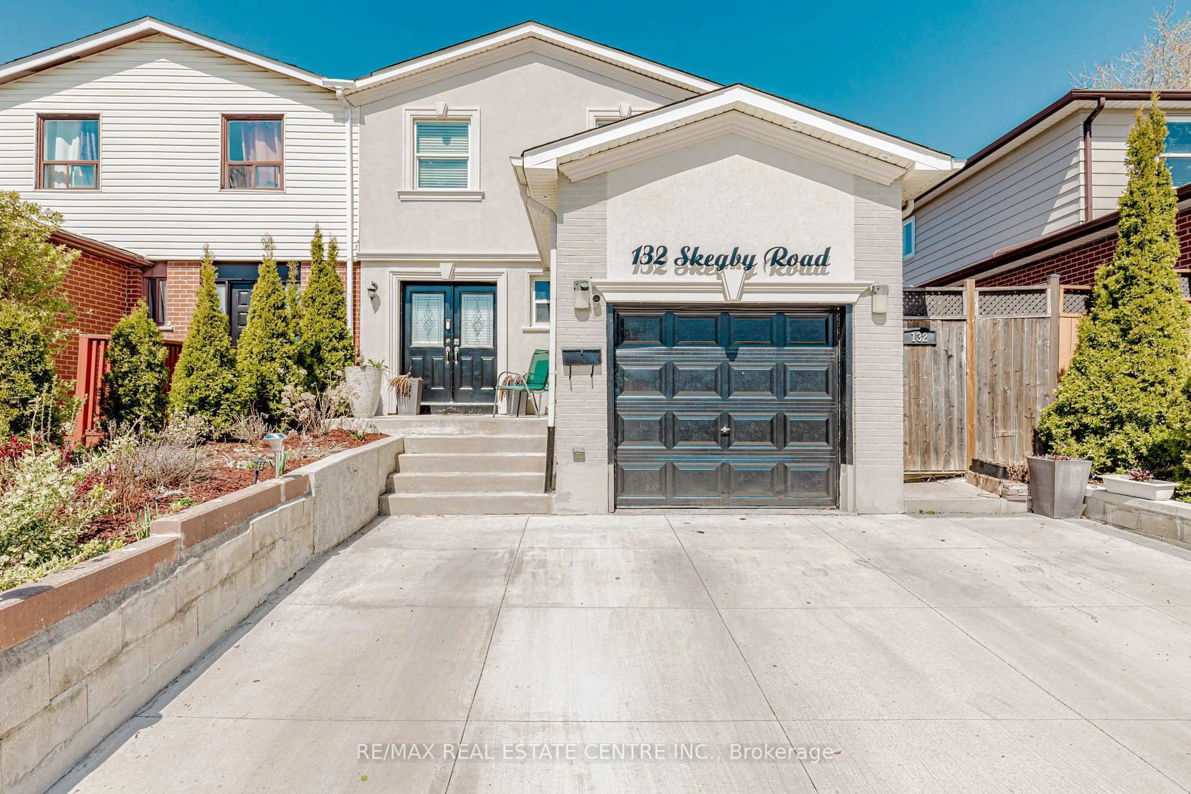 Home with vinyl exterior material, street for 132 Skegby Rd, Brampton Ontario L6V 2T9