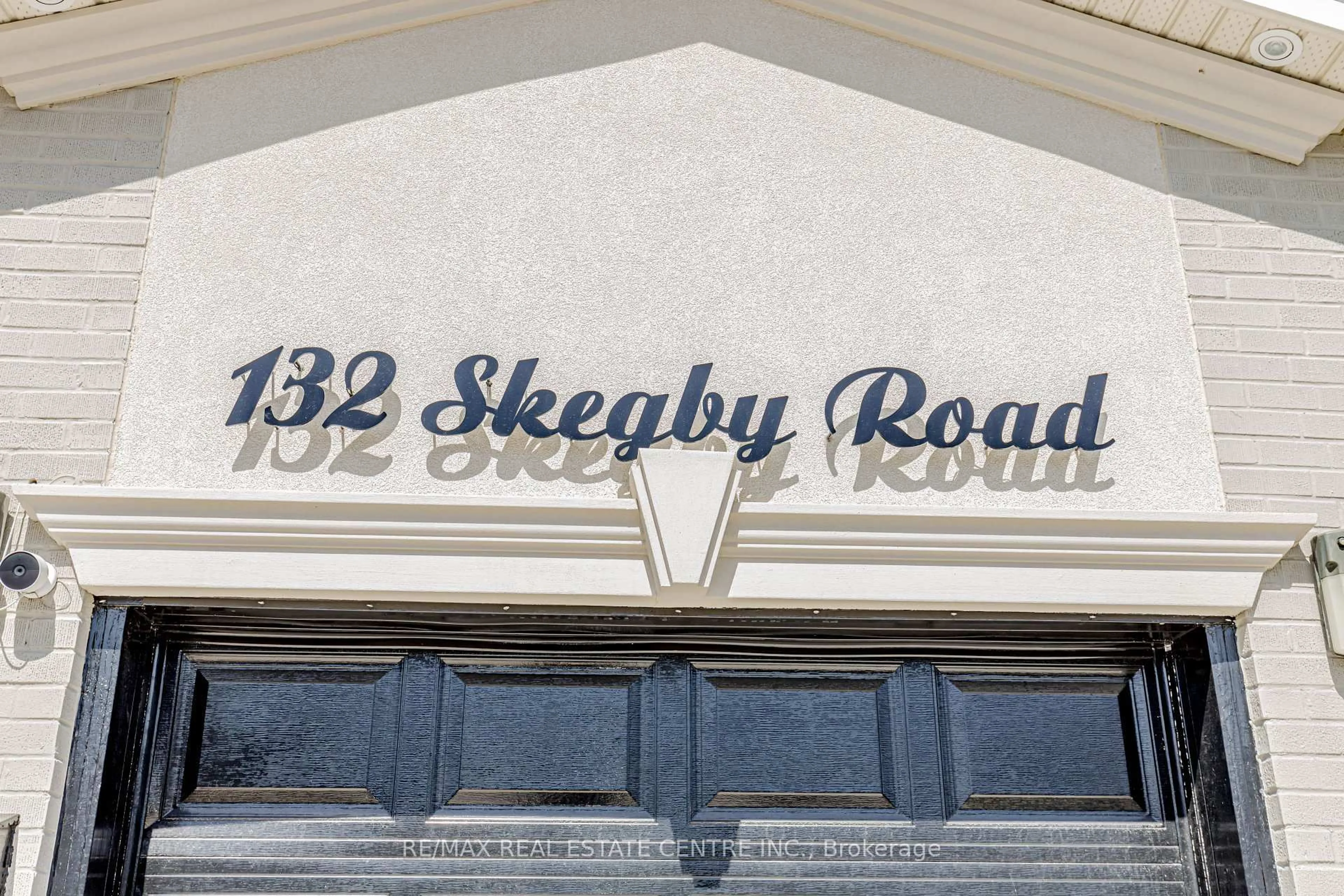 Lobby for 132 Skegby Rd, Brampton Ontario L6V 2T9
