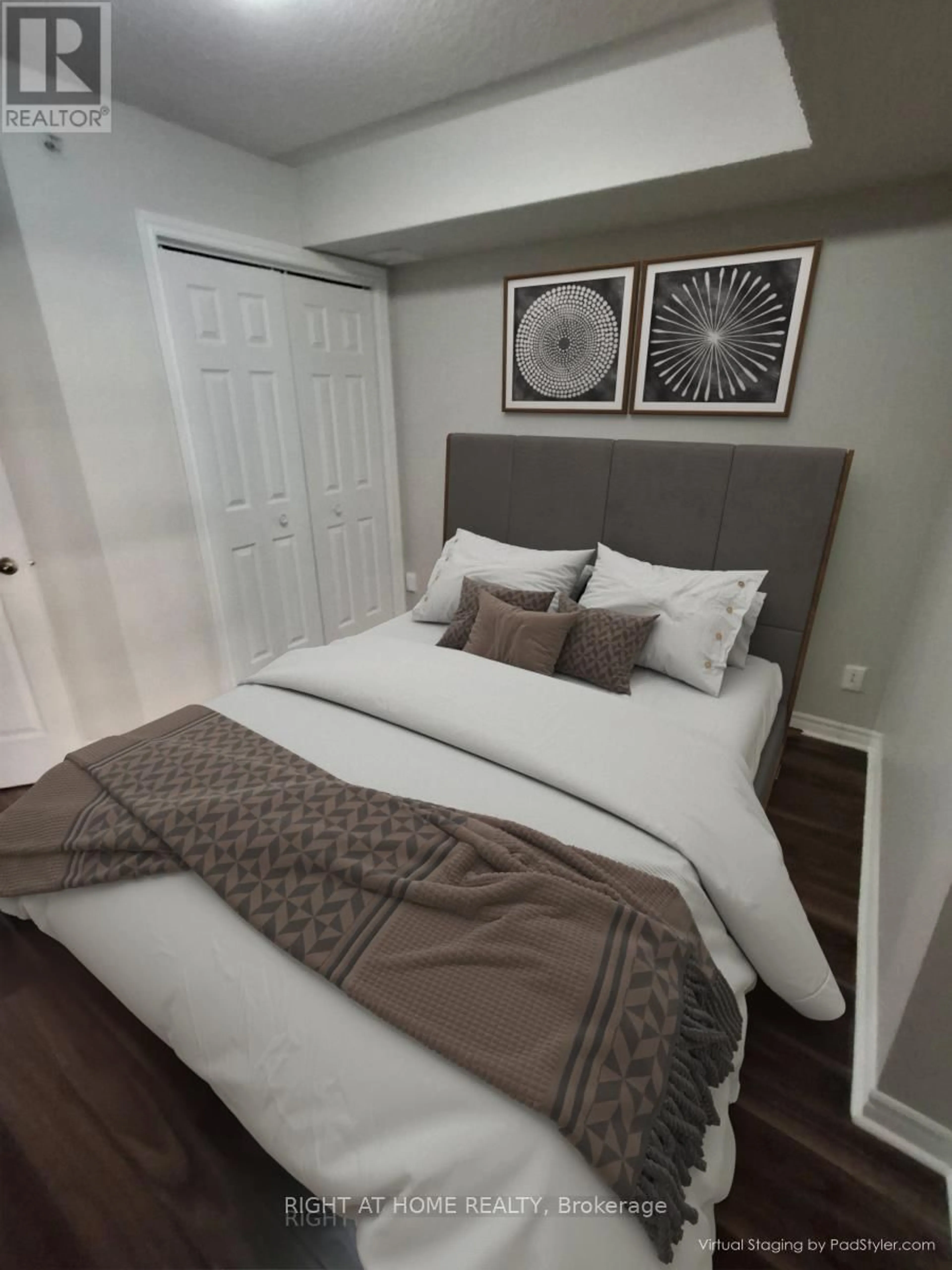 Bedroom with bed, unknown for 1480 Bishops Gate #108, Oakville Ontario L6M 4N4