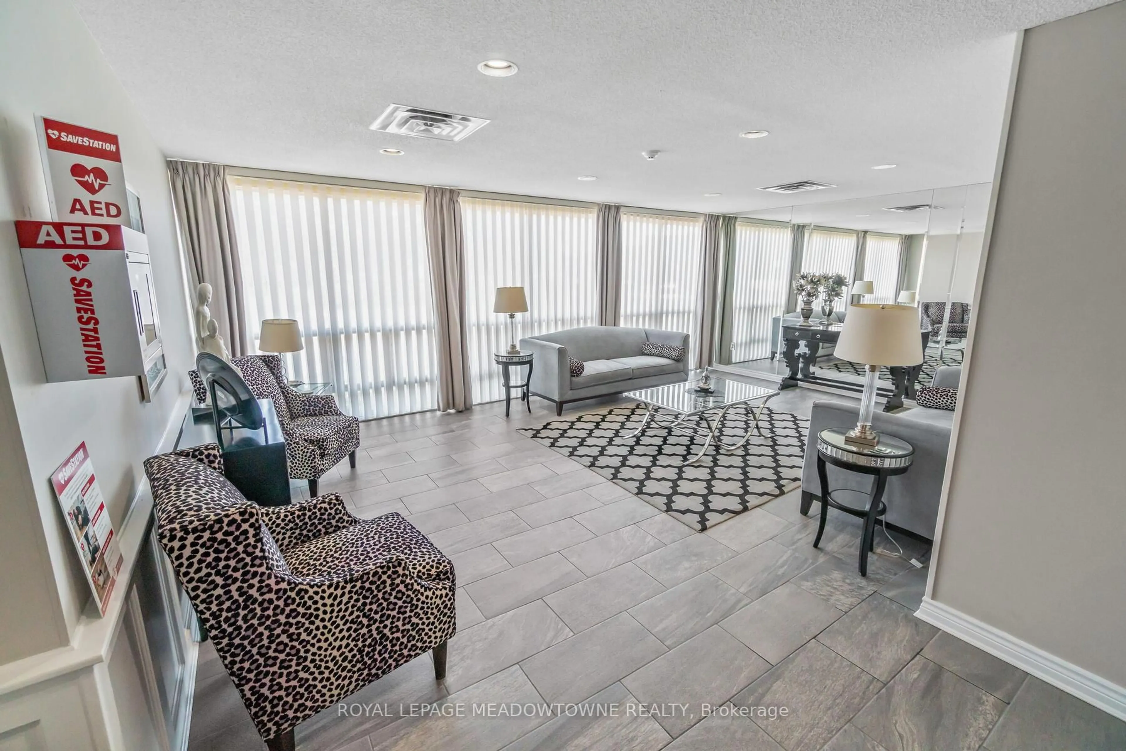 Living room with furniture, unknown for 20 McFarlane Dr #602, Halton Hills Ontario L7G 5J8