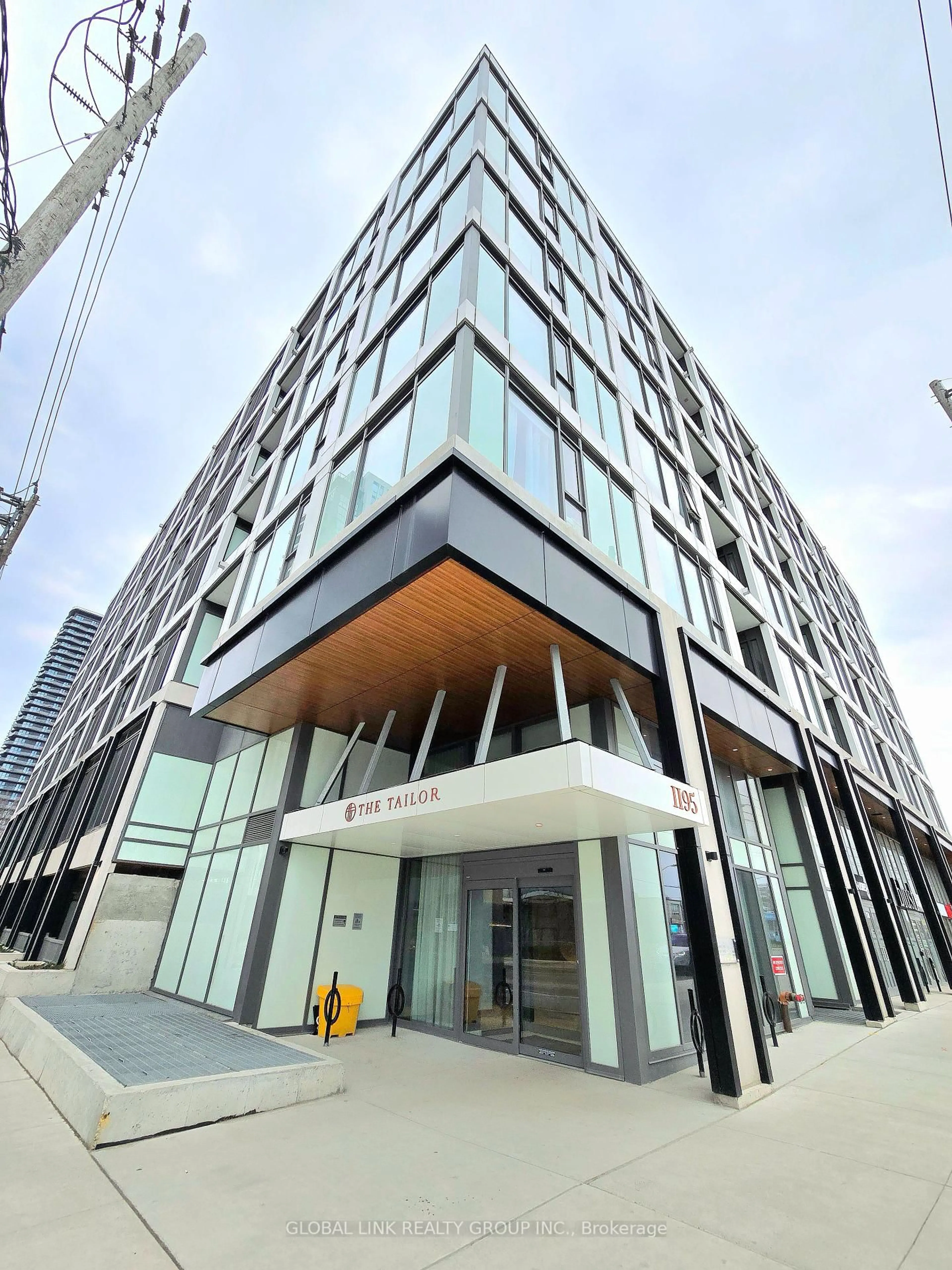 Indoor foyer for 1195 The Queensway Way #501, Toronto Ontario M8Z 0H1