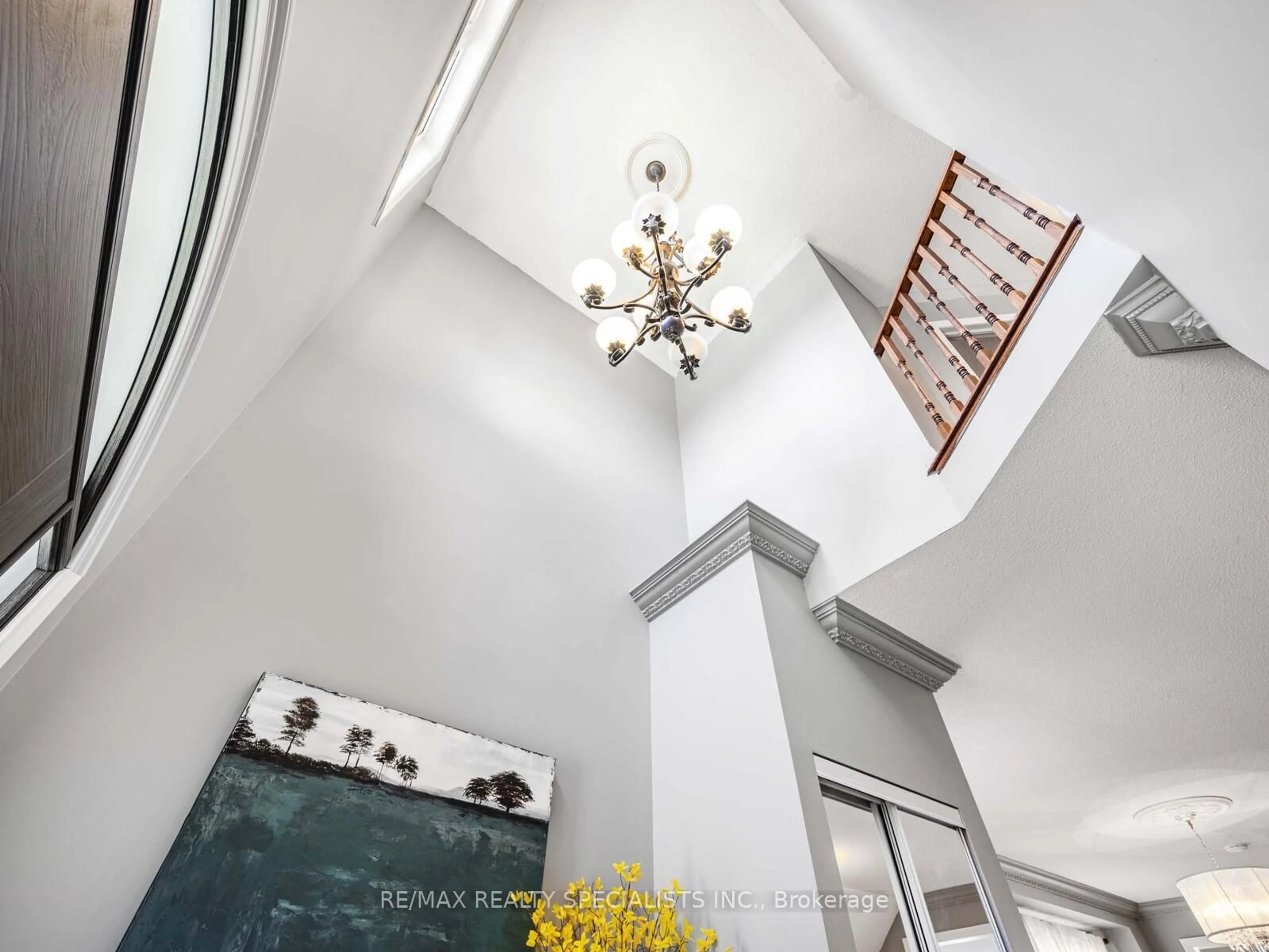 Indoor foyer for 67 Robinson Rd, Halton Hills Ontario M6J 2J2