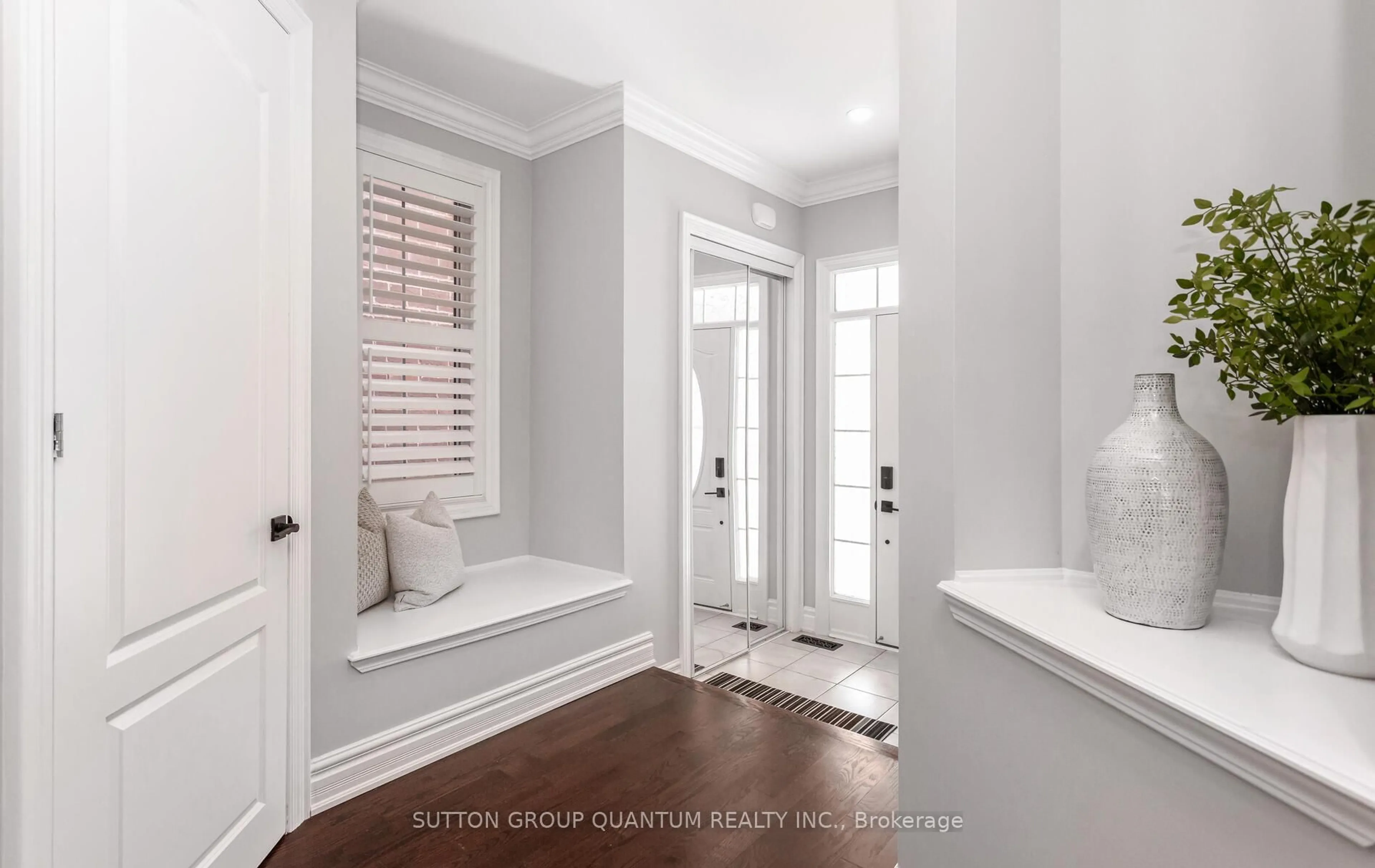 Indoor entryway for 358 Emmett Landing, Milton Ontario L9E 0A6