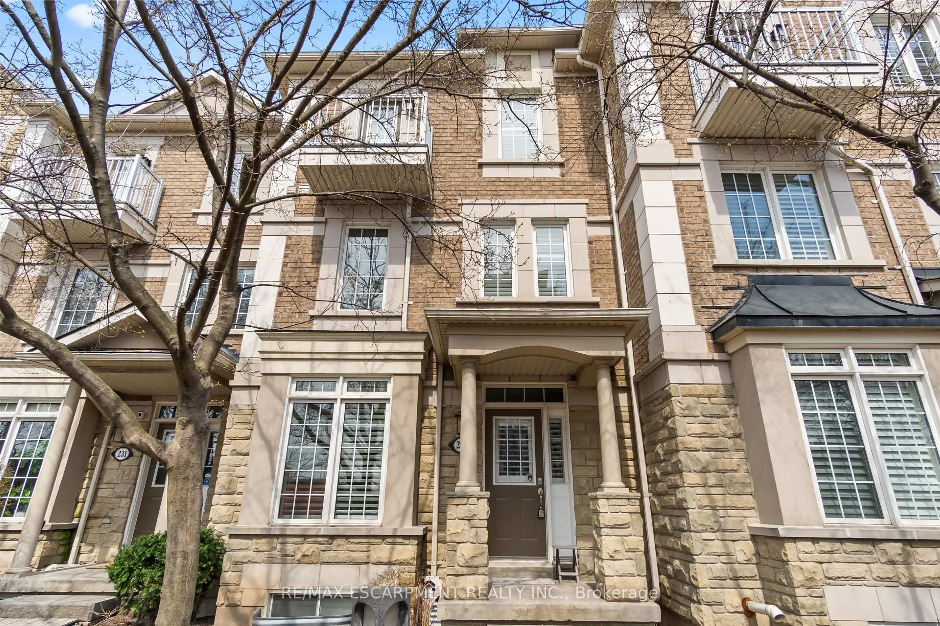 Home with brick exterior material, street for 60 Rosewood Ave #229, Mississauga Ontario L5G 4W2