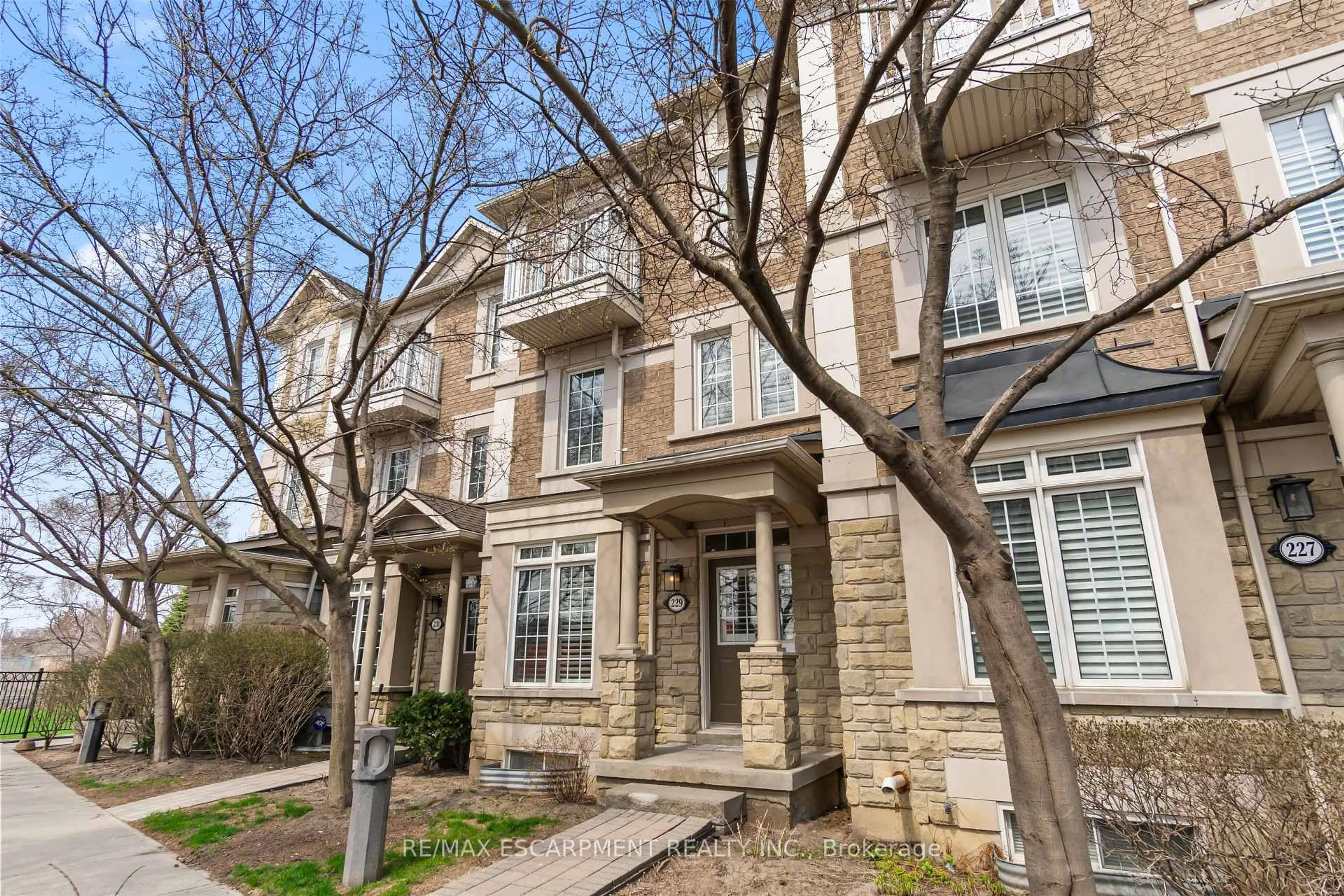 Unknown for 60 Rosewood Ave #229, Mississauga Ontario L5G 4W2