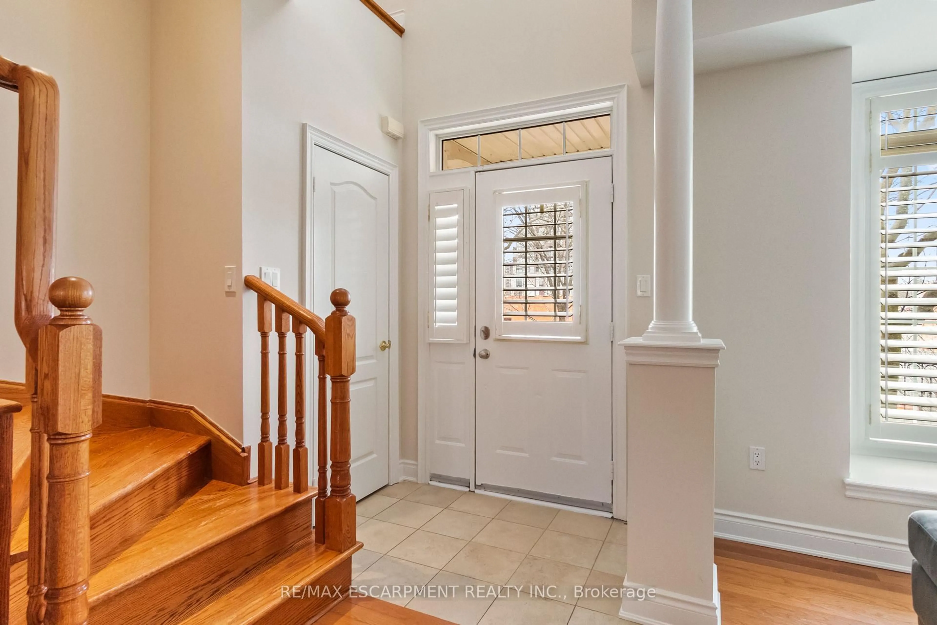Indoor entryway for 60 Rosewood Ave #229, Mississauga Ontario L5G 4W2
