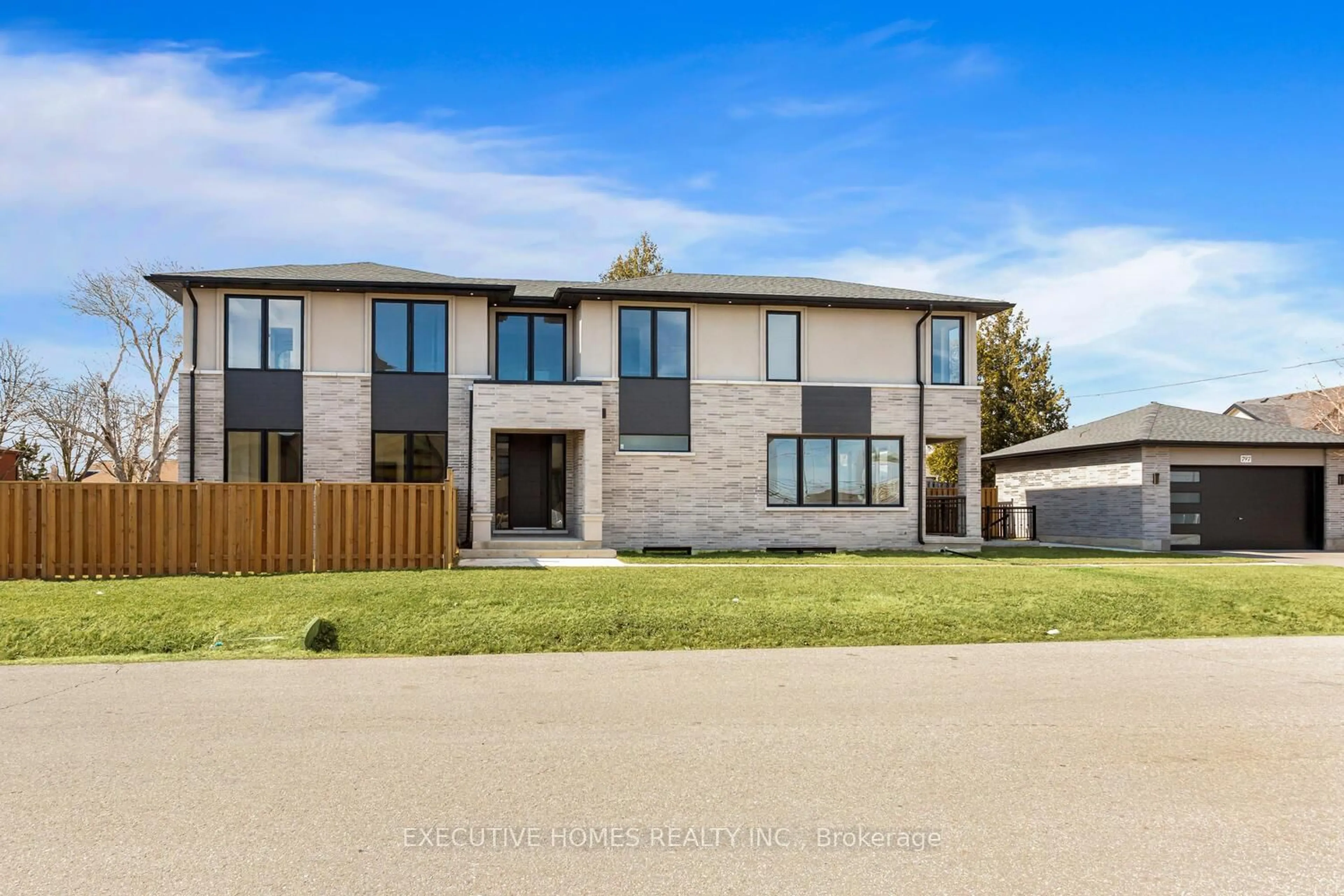 Home with brick exterior material, street for 797 First St, Mississauga Ontario L5E 1A3