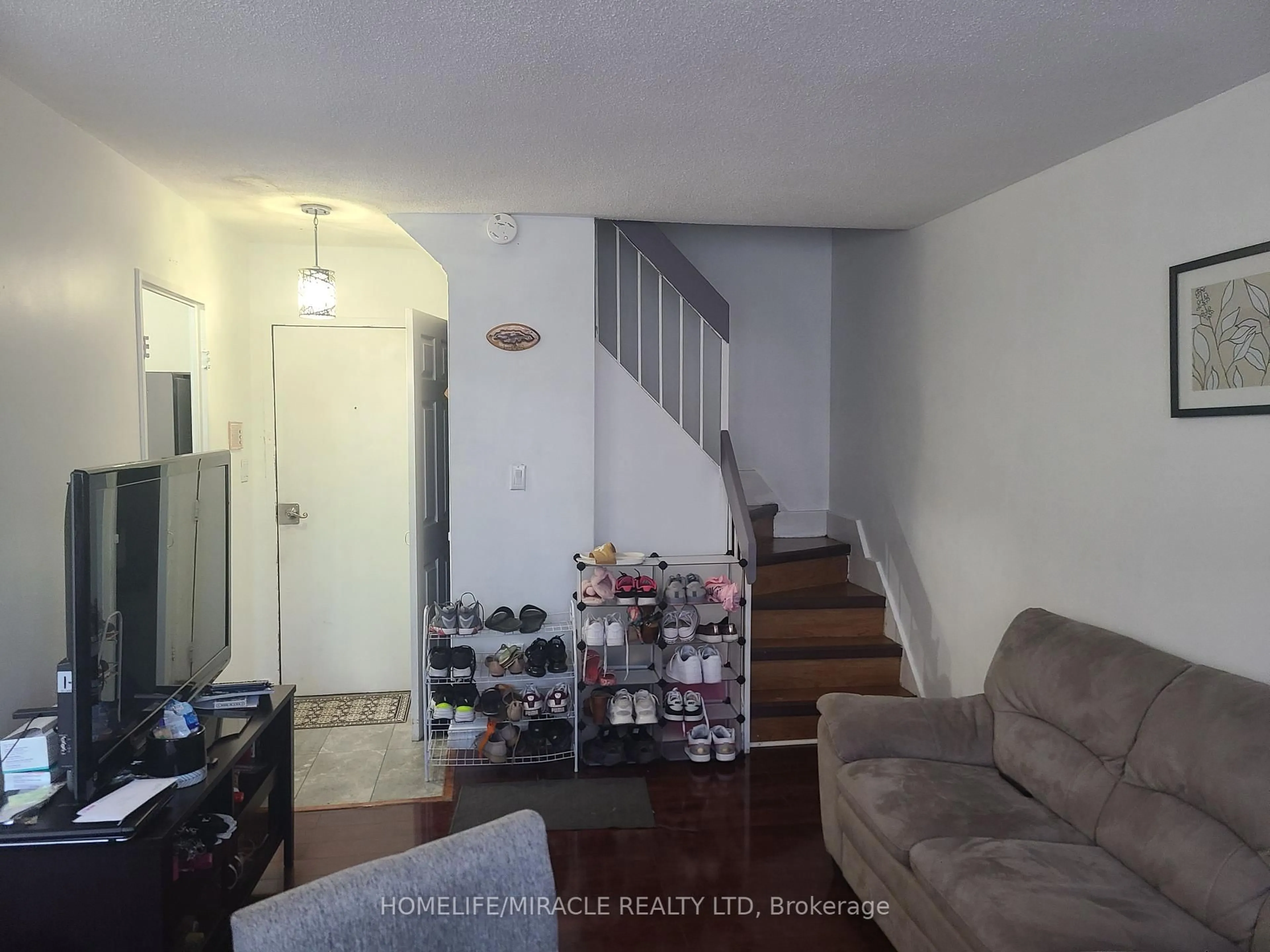 A pic of a room for 10 Eddystone Ave #220, Toronto Ontario M3N 2T2
