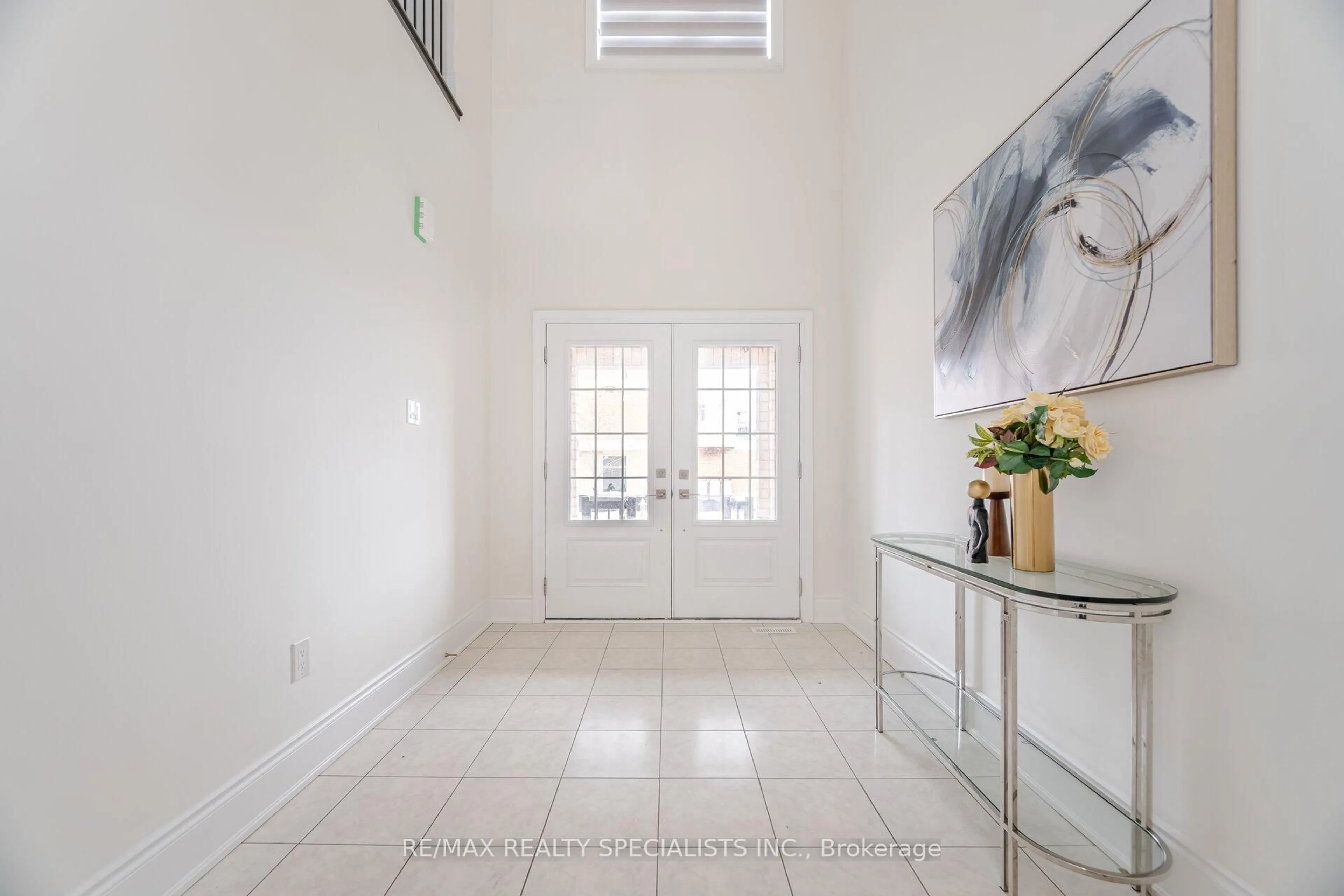 Indoor entryway for 60 Foxsparrow Rd, Brampton Ontario L6R 4E1