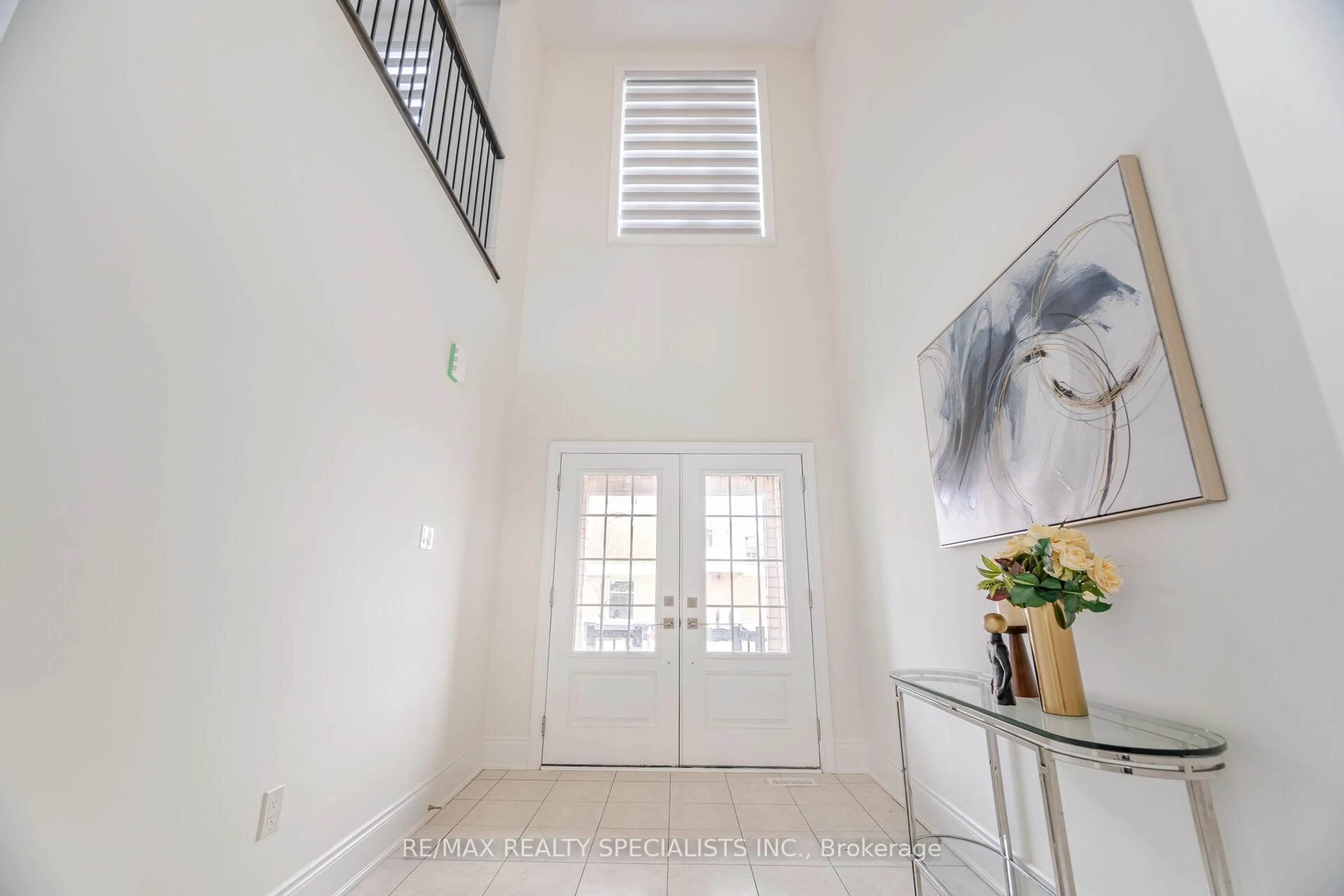 Indoor entryway for 60 Foxsparrow Rd, Brampton Ontario L6R 4E1