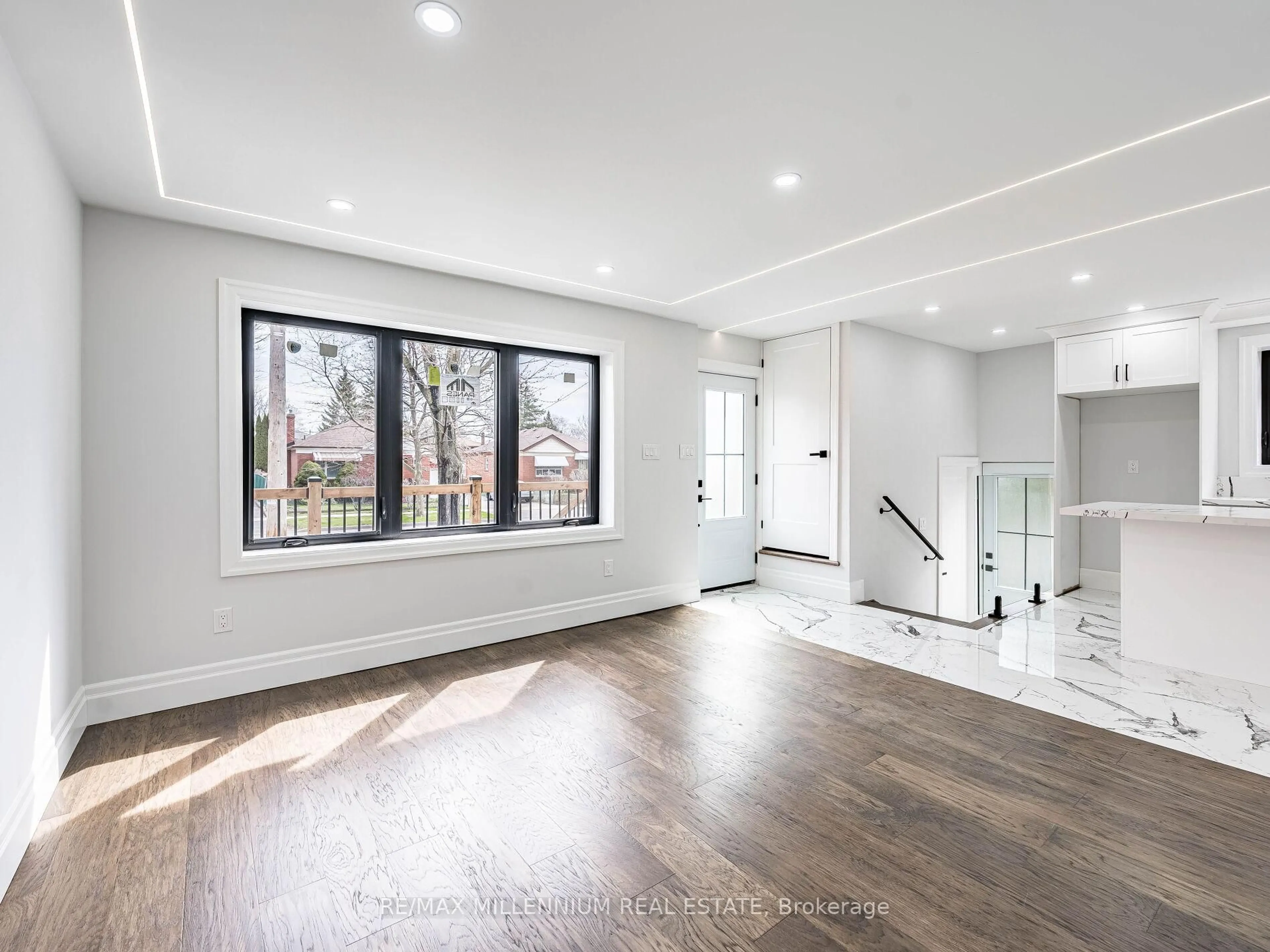 Indoor entryway for 24 Treeview Dr, Toronto Ontario M8W 4B9