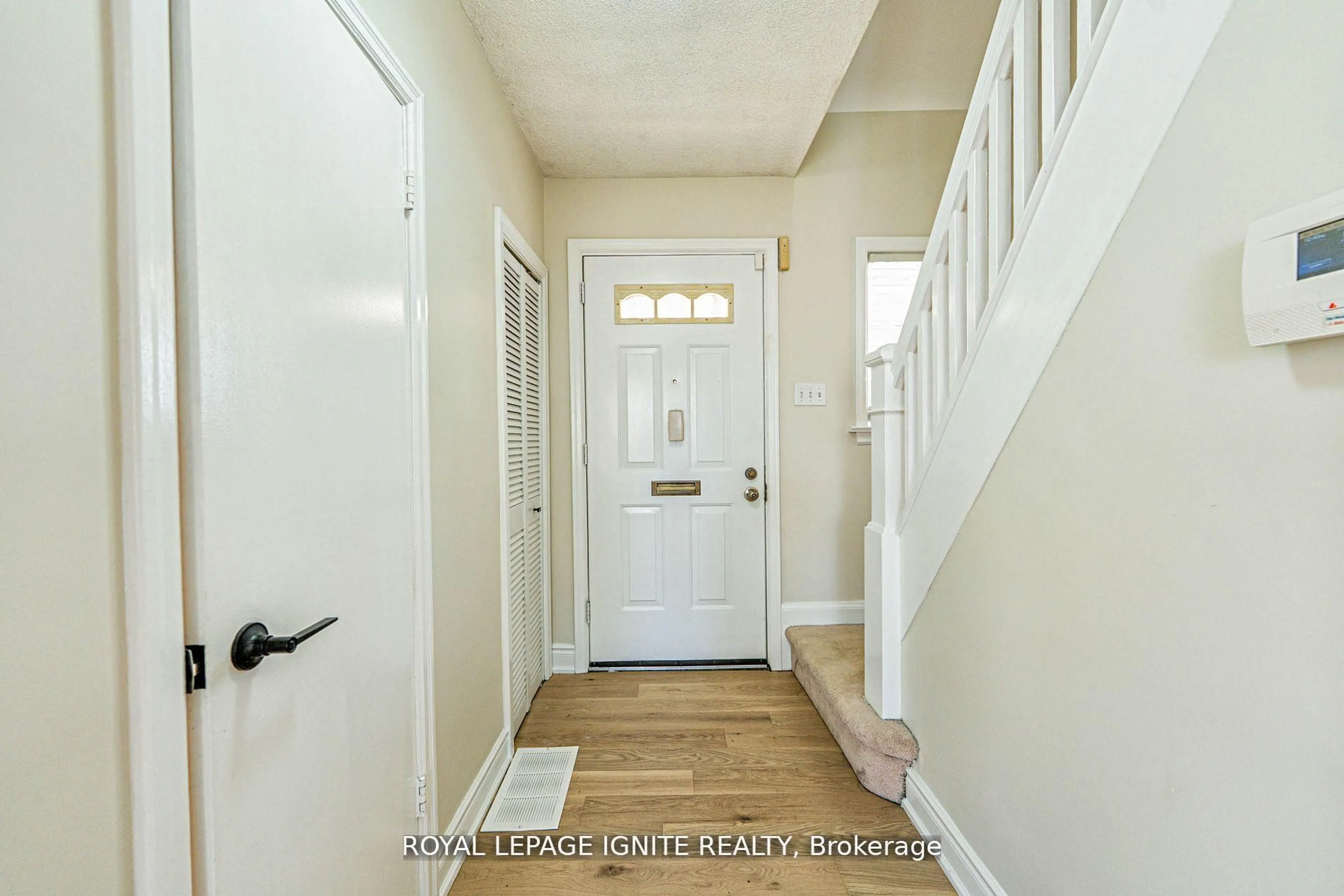 Indoor entryway for 53 Riverview Hts, Toronto Ontario M9P 2N3