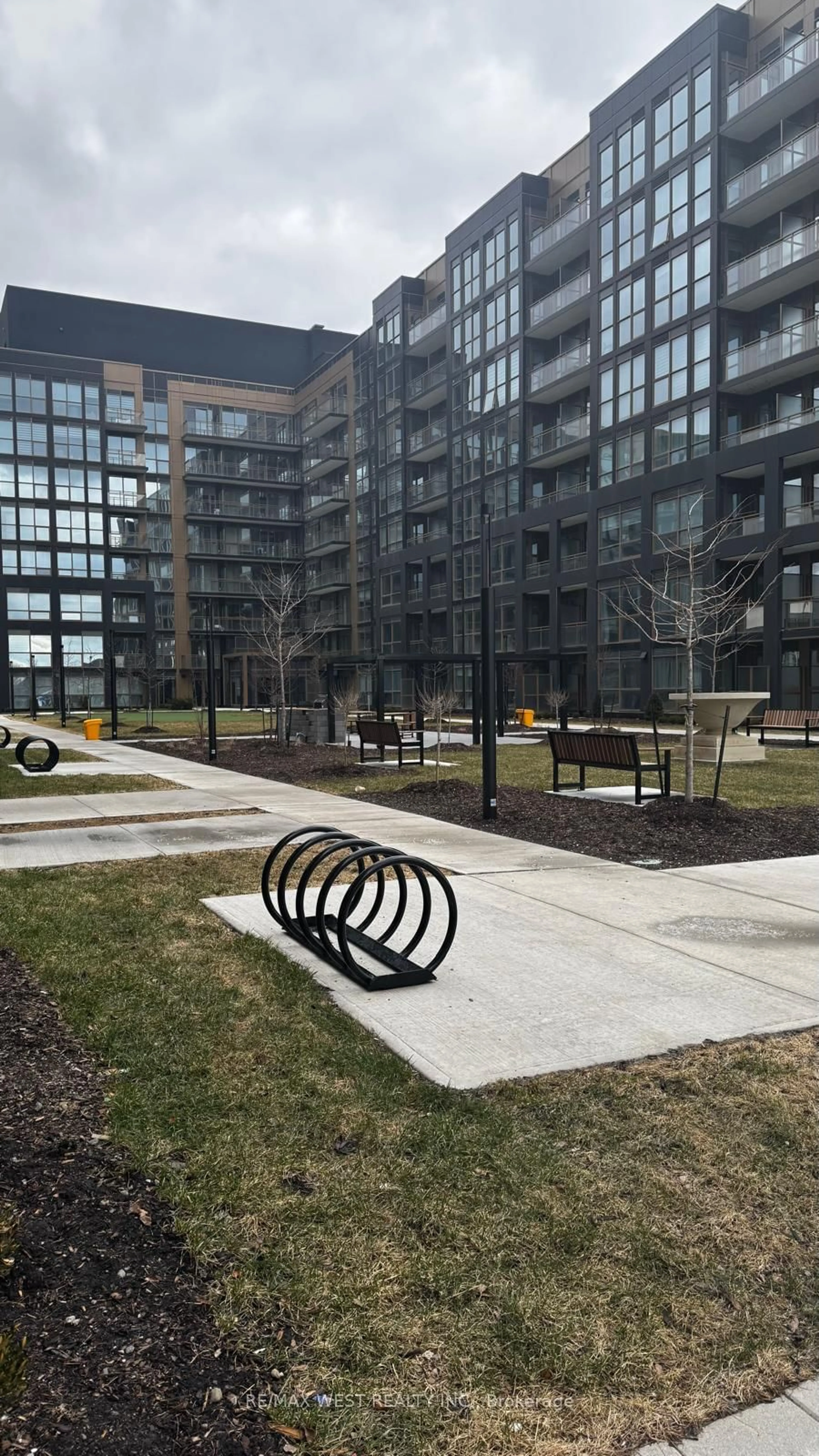 Patio, street for 2333 Khalsa Gate #814, Oakville Ontario L6M 0X7