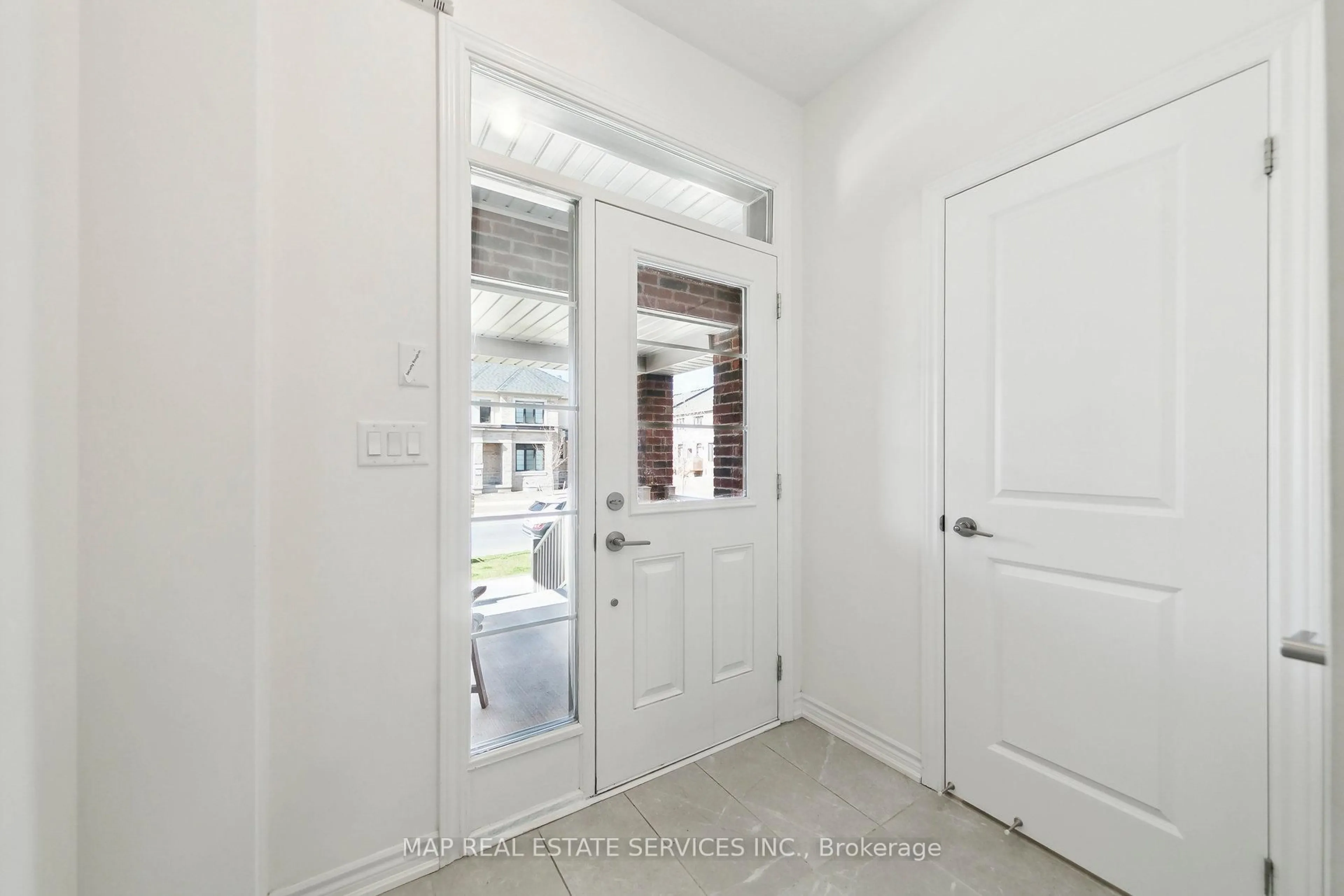 Indoor entryway for 1515 Kovachik Blvd, Milton Ontario L9E 1T4