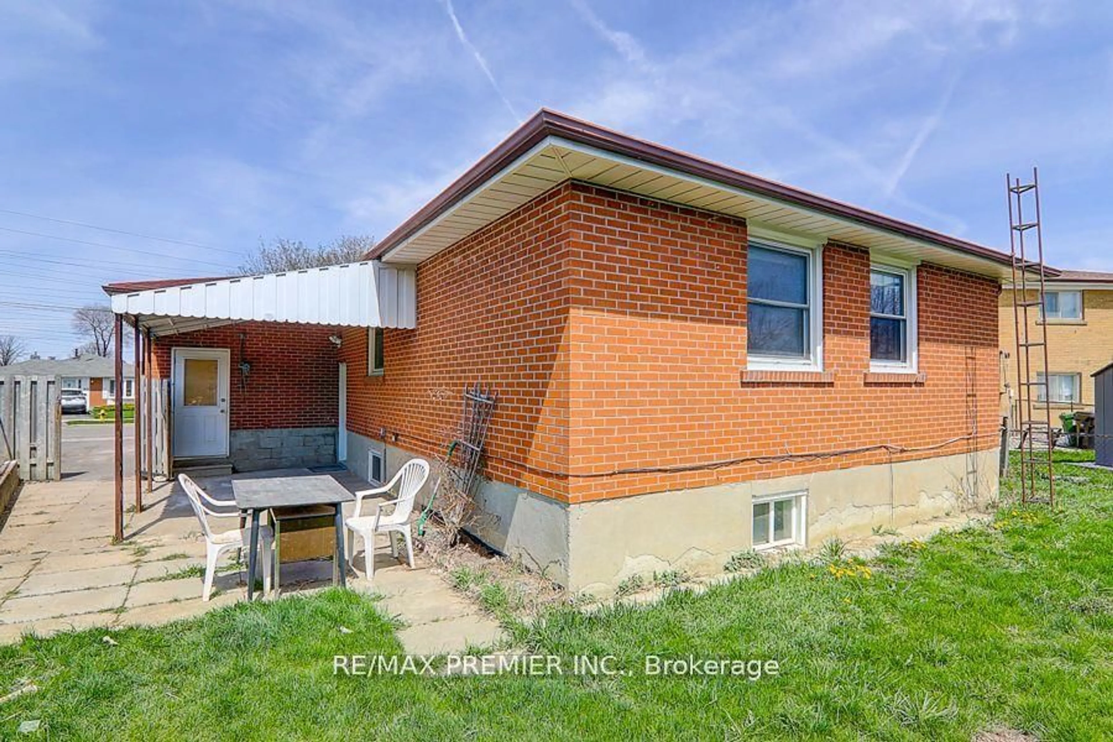 Home with brick exterior material, building for 42 Wilmont Dr, Toronto Ontario M3N 1N6