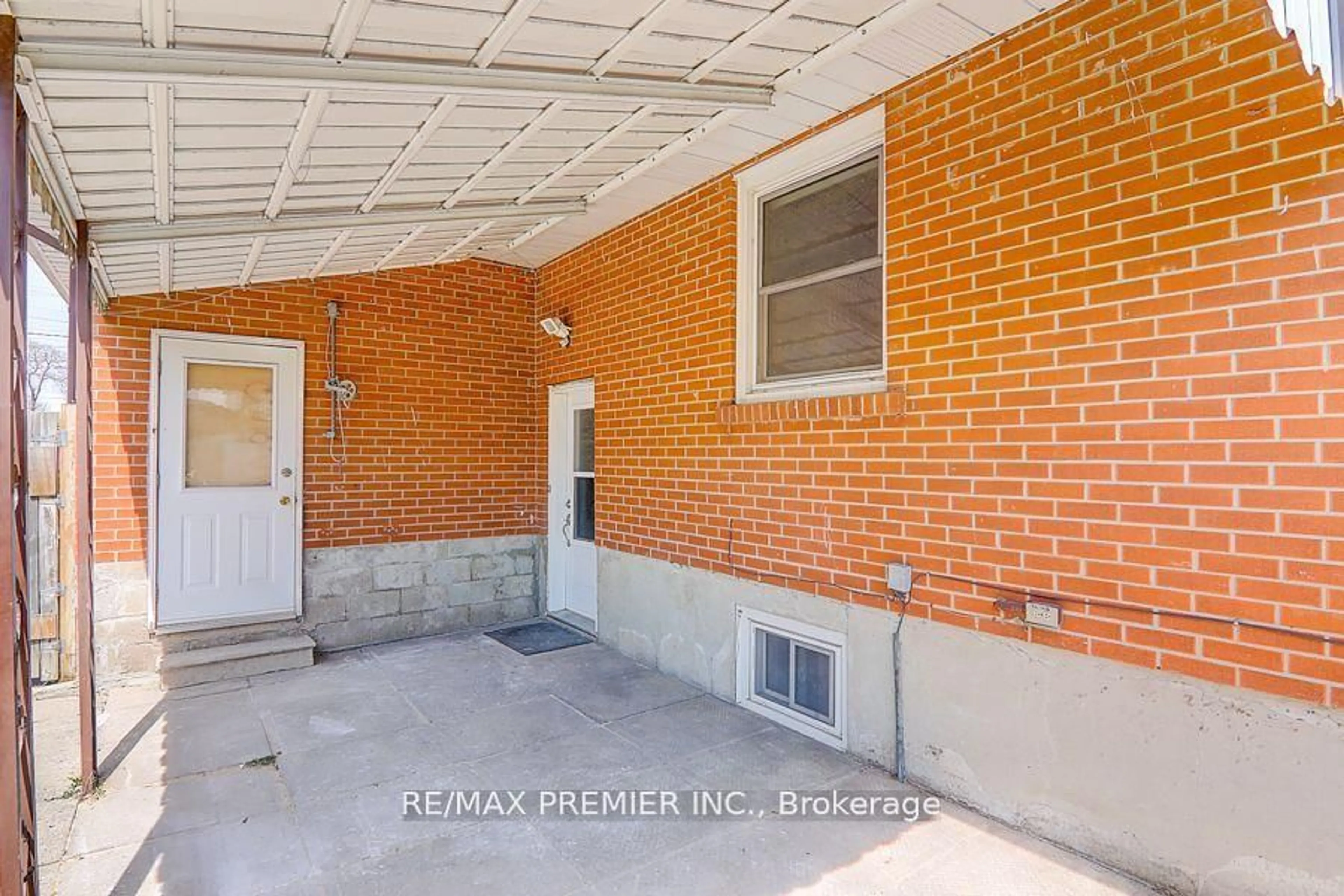 Home with brick exterior material, building for 42 Wilmont Dr, Toronto Ontario M3N 1N6