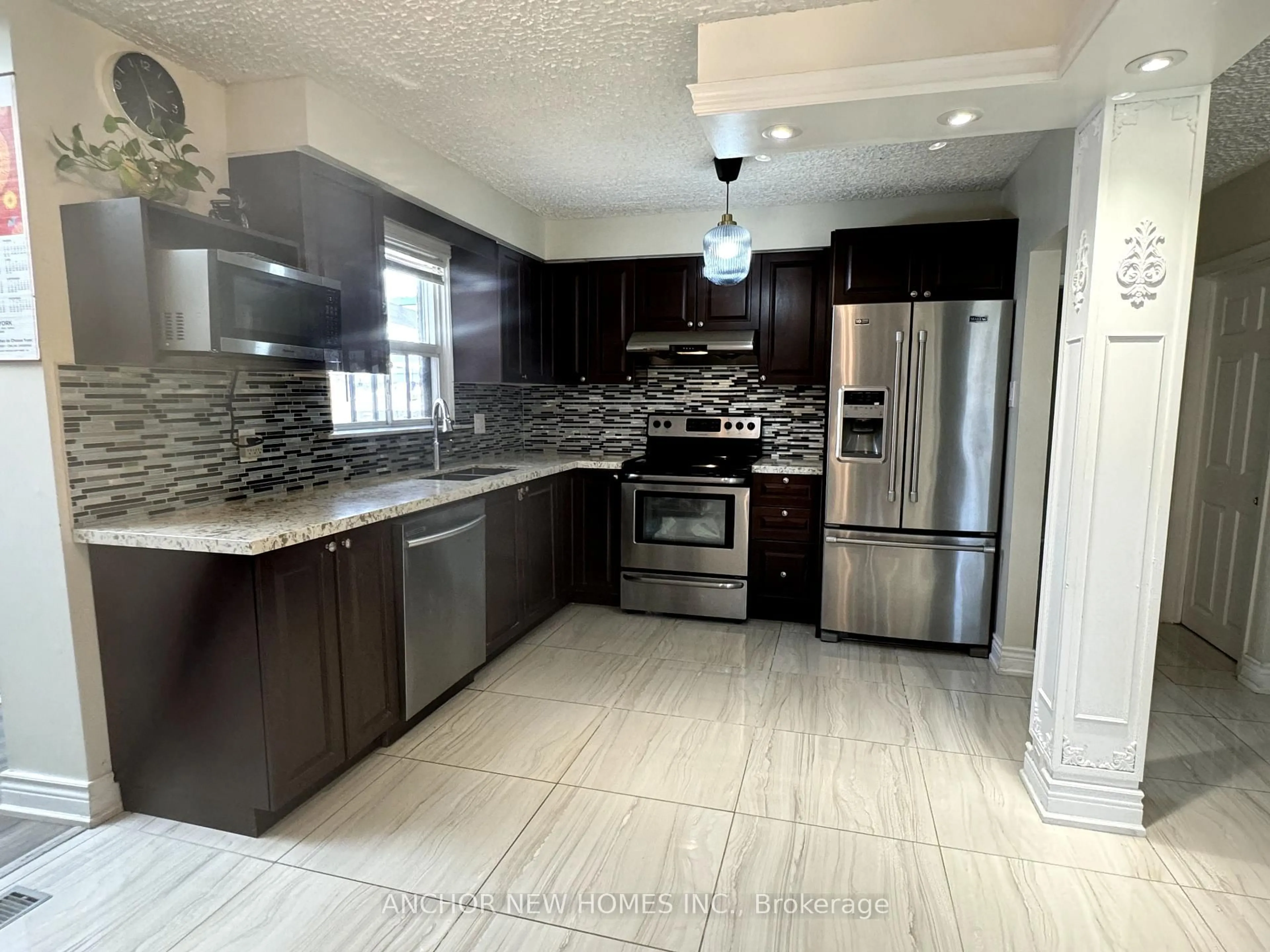 Open concept kitchen, ceramic/tile floor for 54 Wilmont Dr, Toronto Ontario M3N 1N6