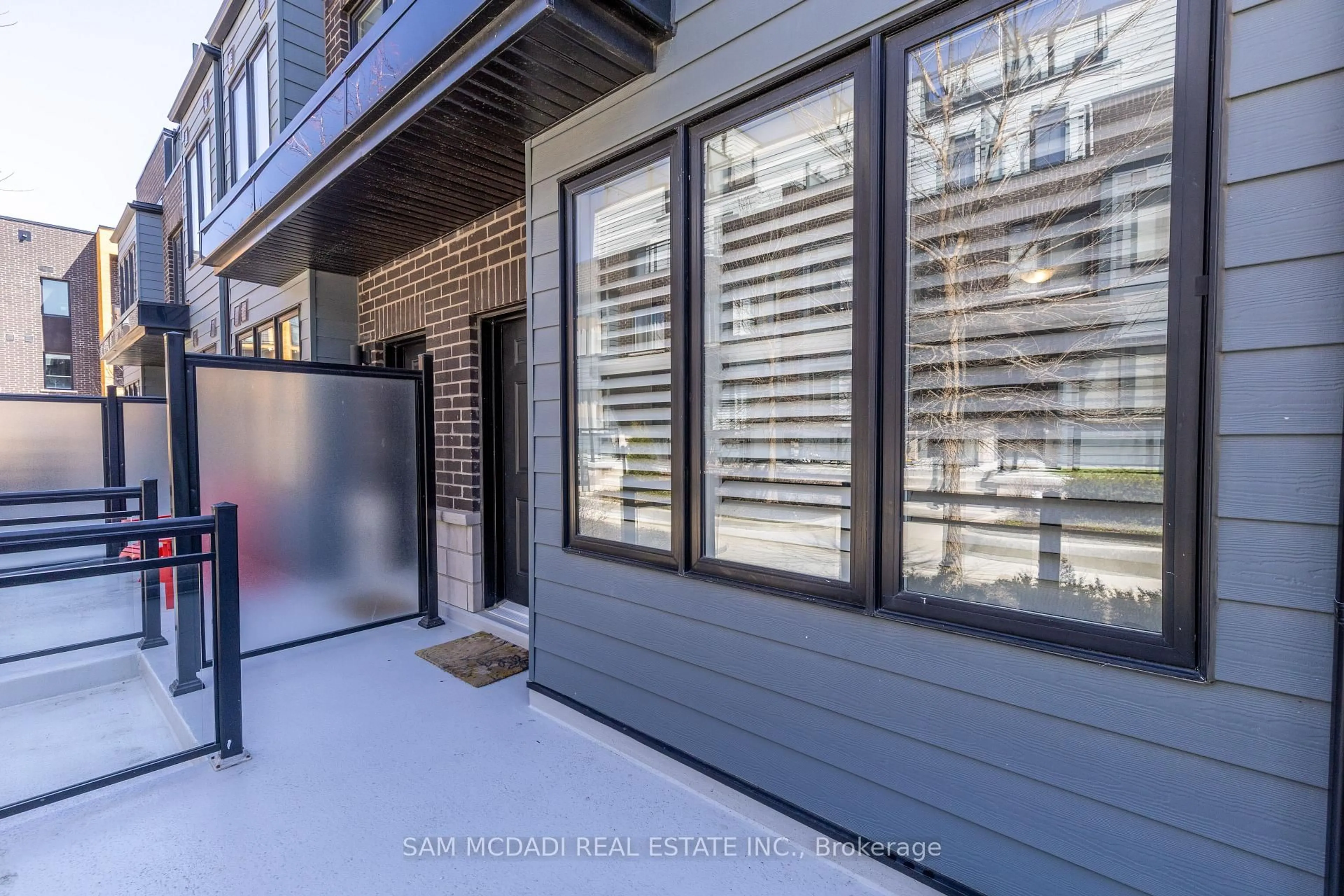 Home with brick exterior material, street for 2255 Mcnab Lane #4, Mississauga Ontario L5J 0B3