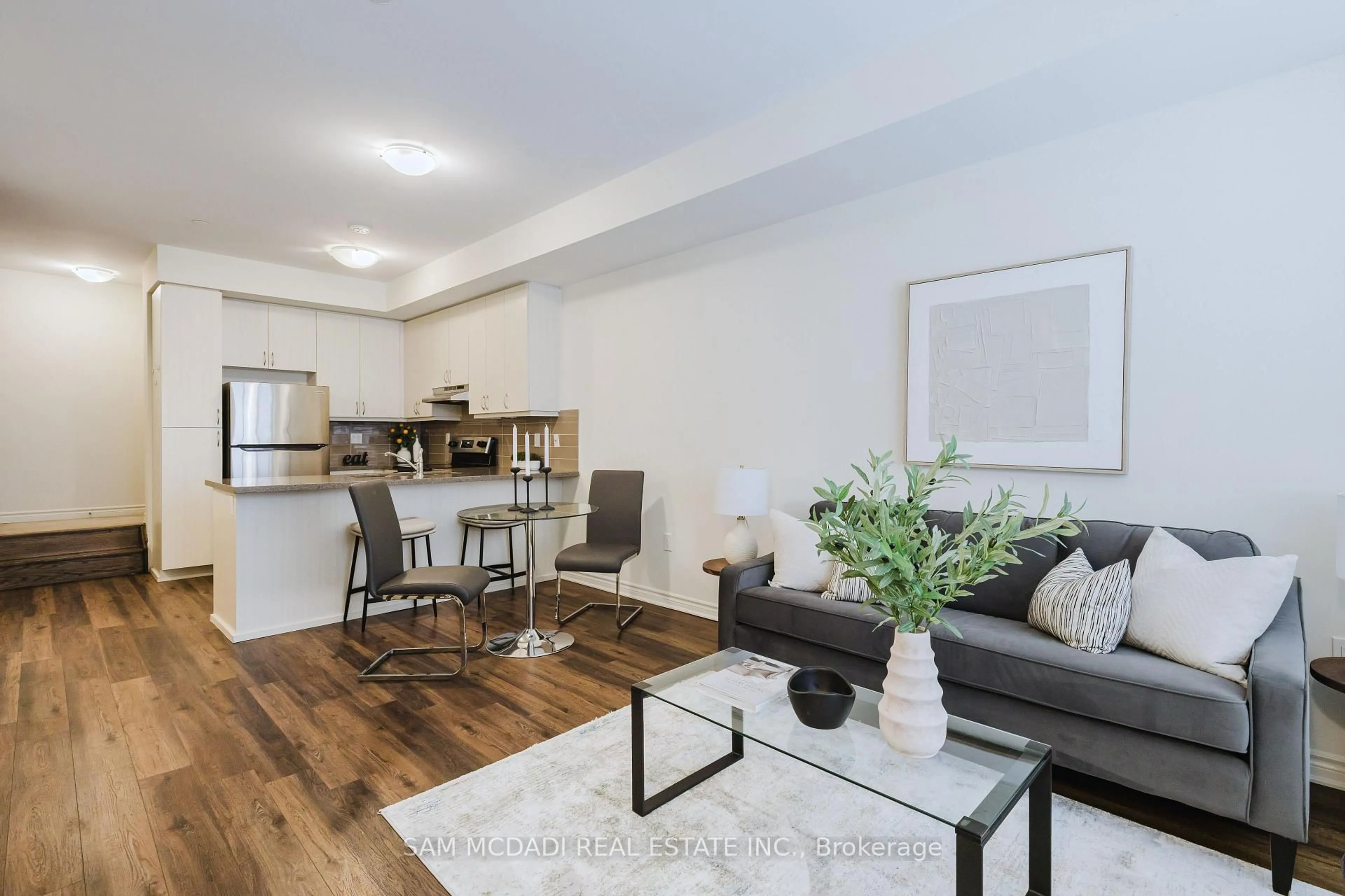 Living room with furniture, wood/laminate floor for 2255 Mcnab Lane #4, Mississauga Ontario L5J 0B3