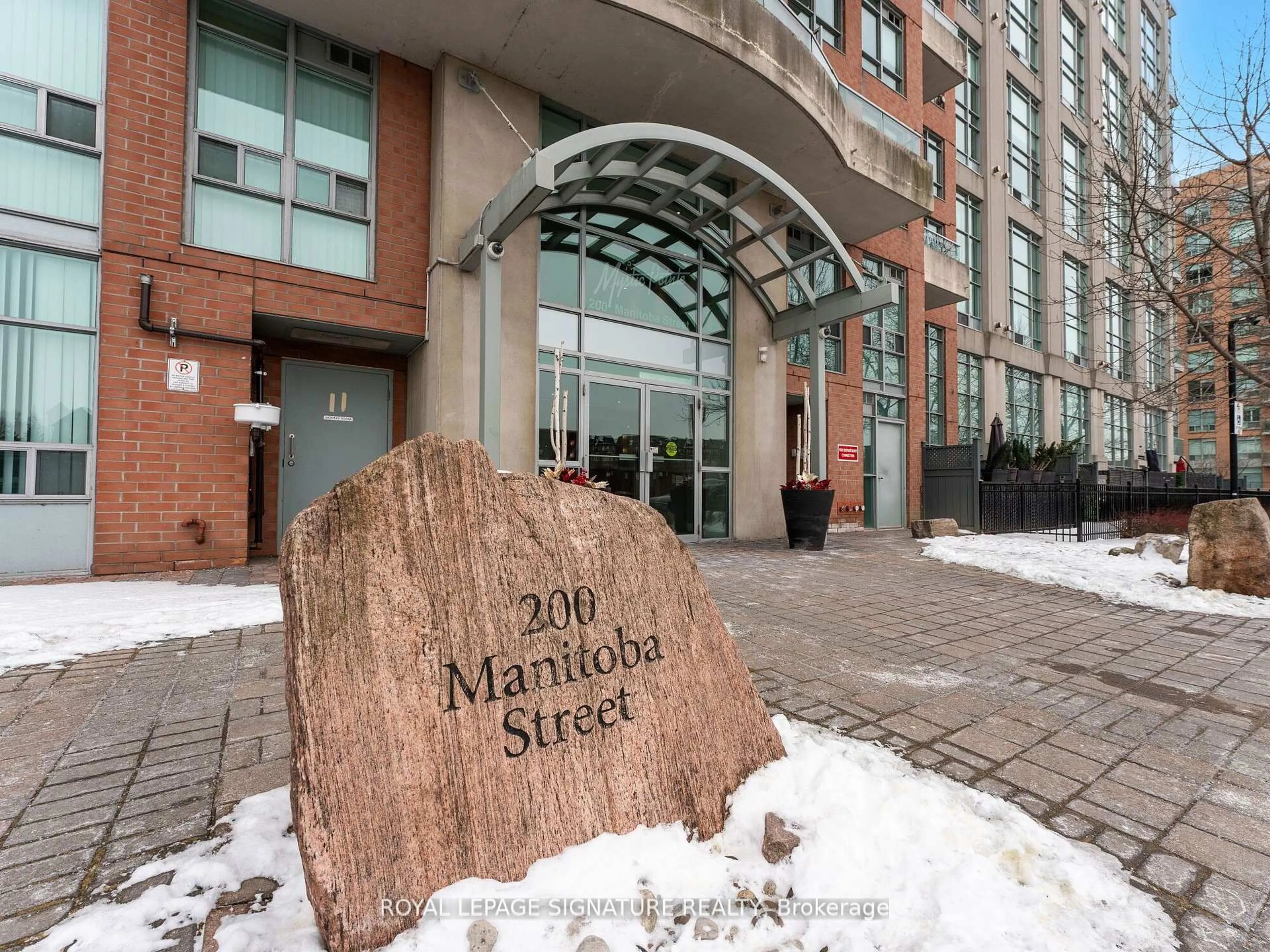 Indoor foyer for 200 Manitoba St #620, Toronto Ontario M8Y 3Y9