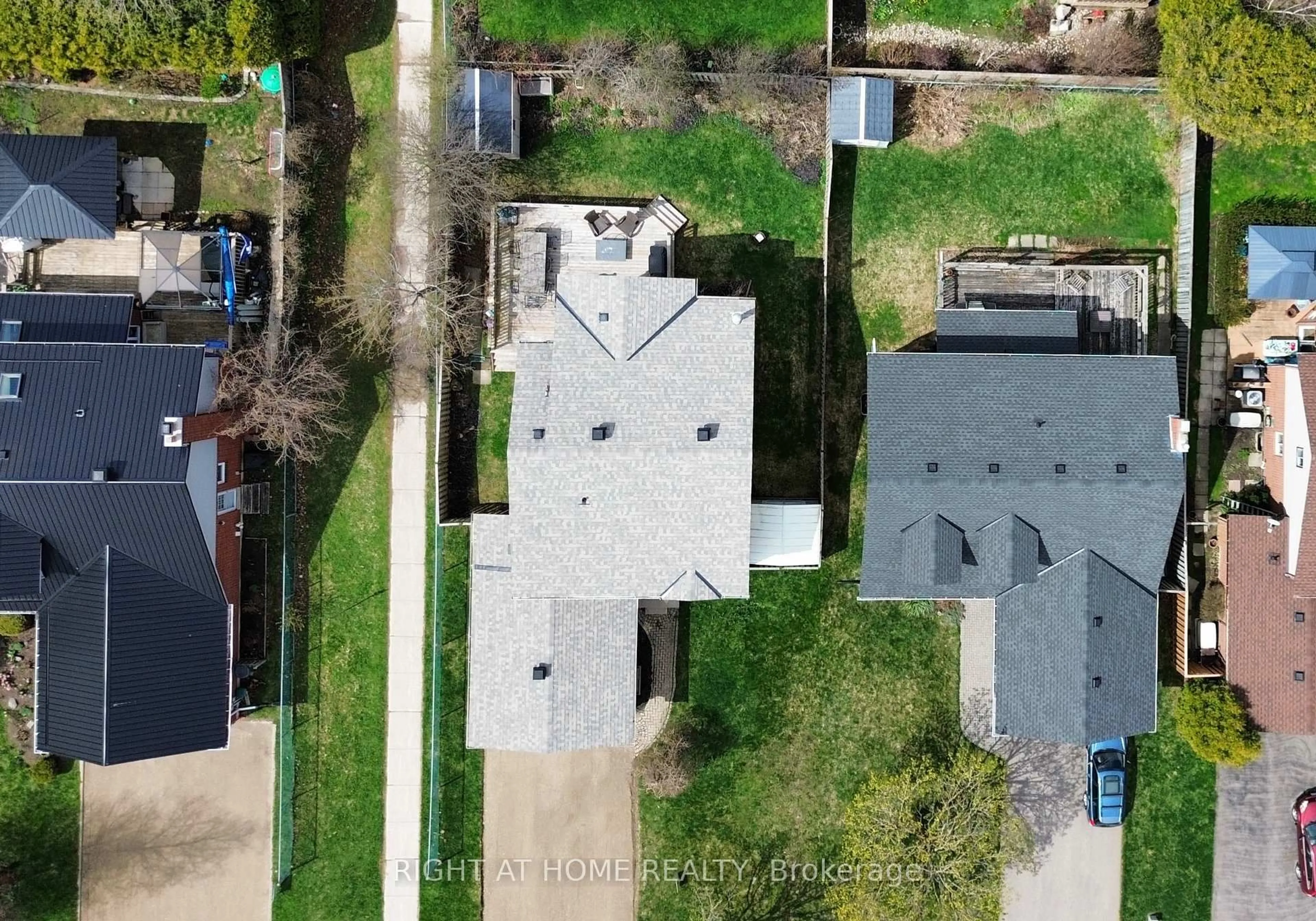A pic from outside/outdoor area/front of a property/back of a property/a pic from drone, street for 11 Passmore Ave, Orangeville Ontario L9W 4E1