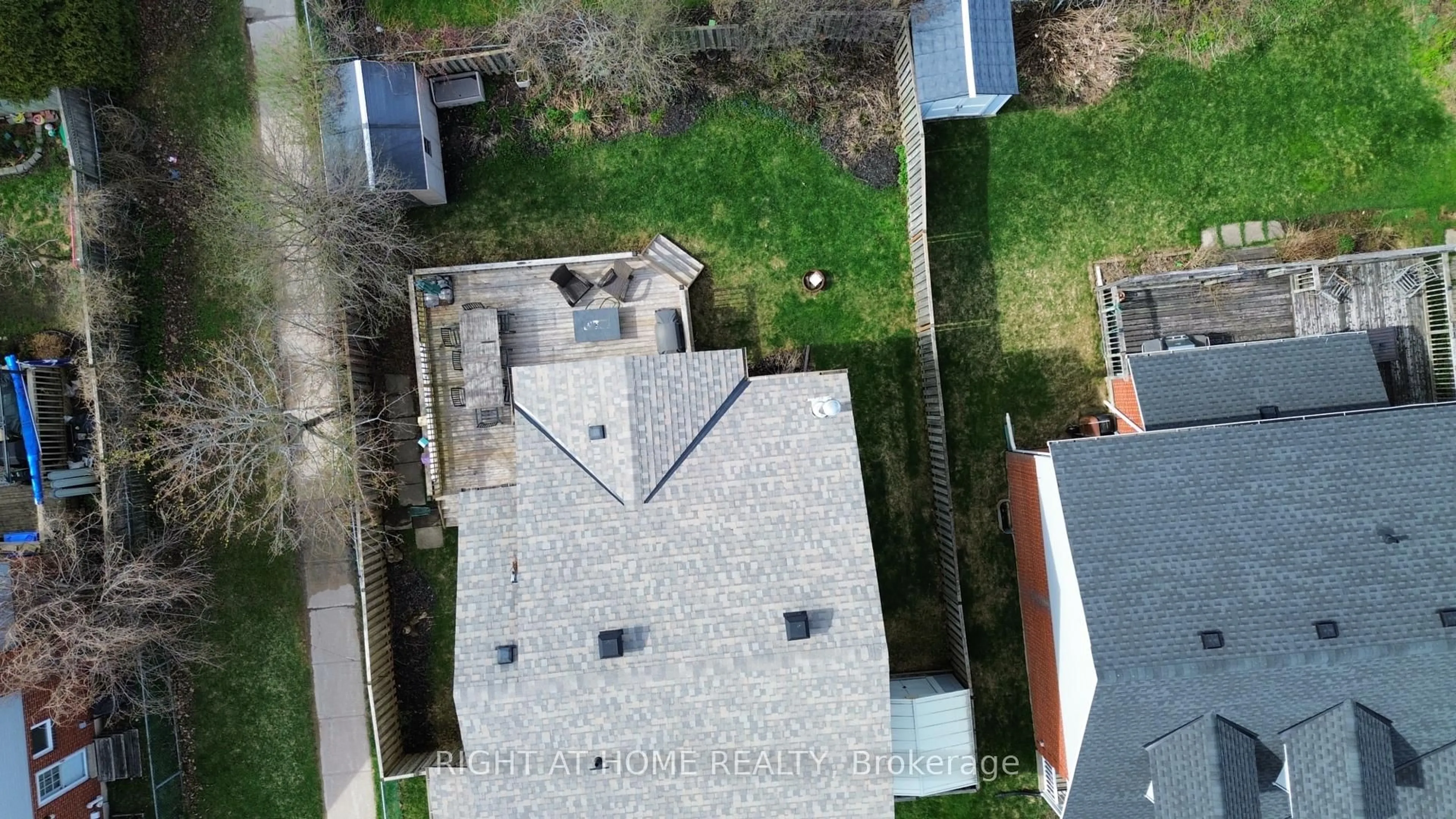 A pic from outside/outdoor area/front of a property/back of a property/a pic from drone, building for 11 Passmore Ave, Orangeville Ontario L9W 4E1