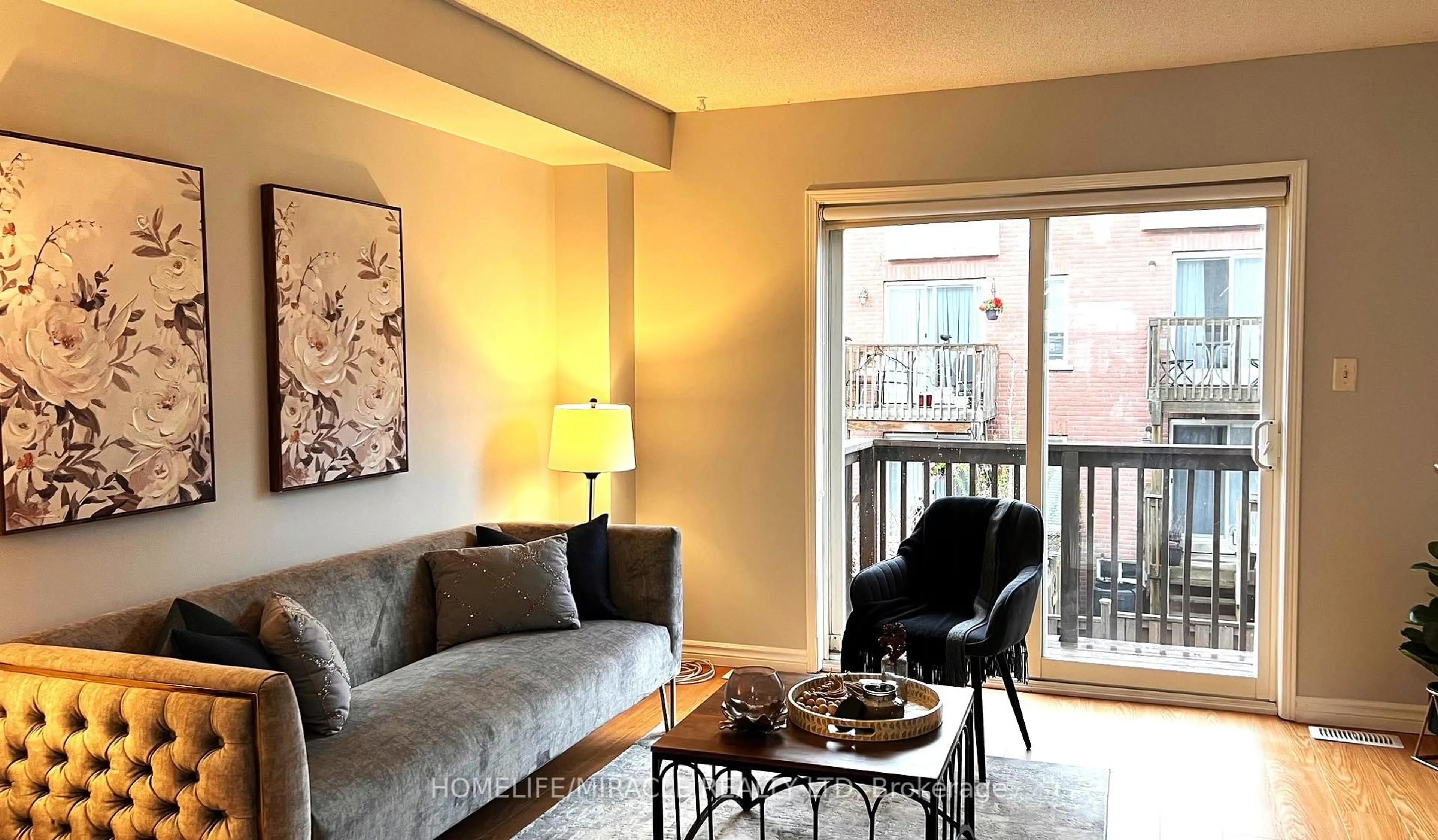 Living room with furniture, wood/laminate floor for 7081 Fairmeadow Cres, Mississauga Ontario L5N 8R6