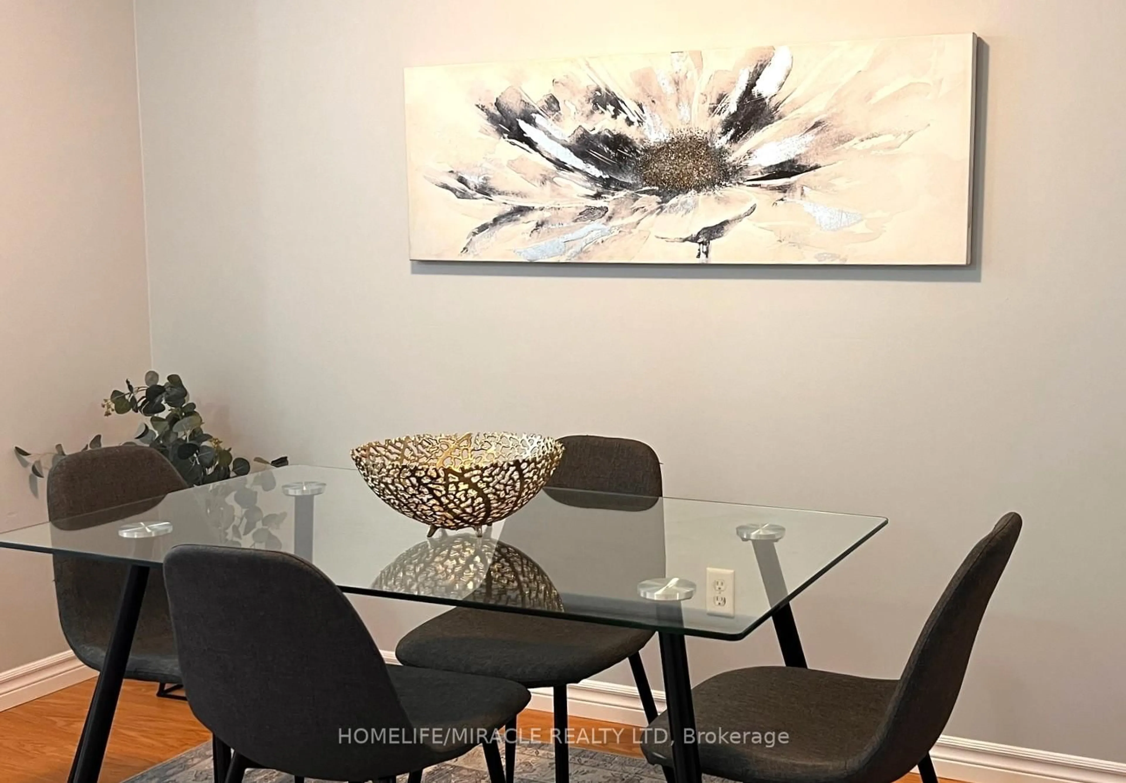 Dining room, wood/laminate floor for 7081 Fairmeadow Cres, Mississauga Ontario L5N 8R6