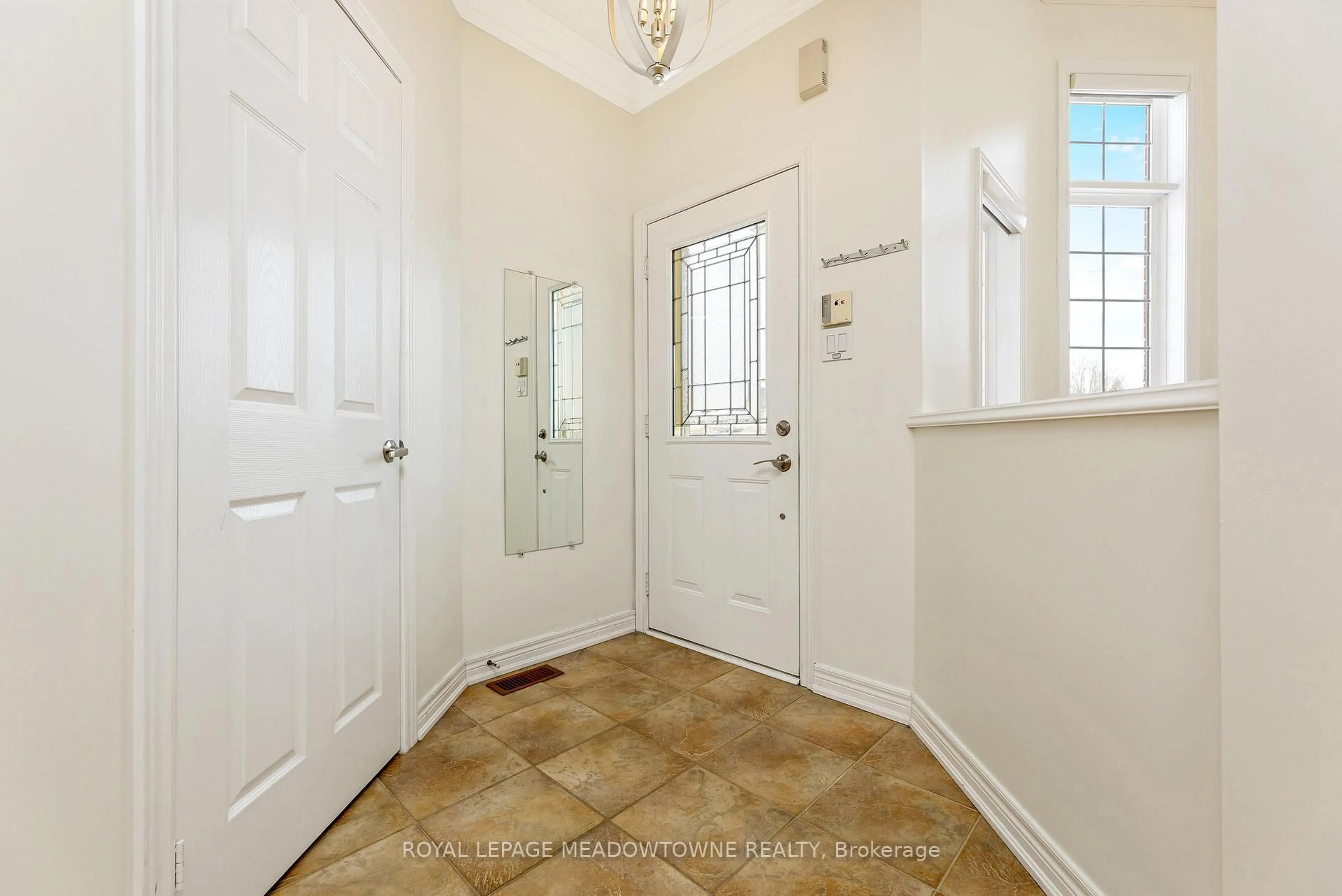 Indoor entryway for 82 Division St, Halton Hills Ontario L7J 3B6
