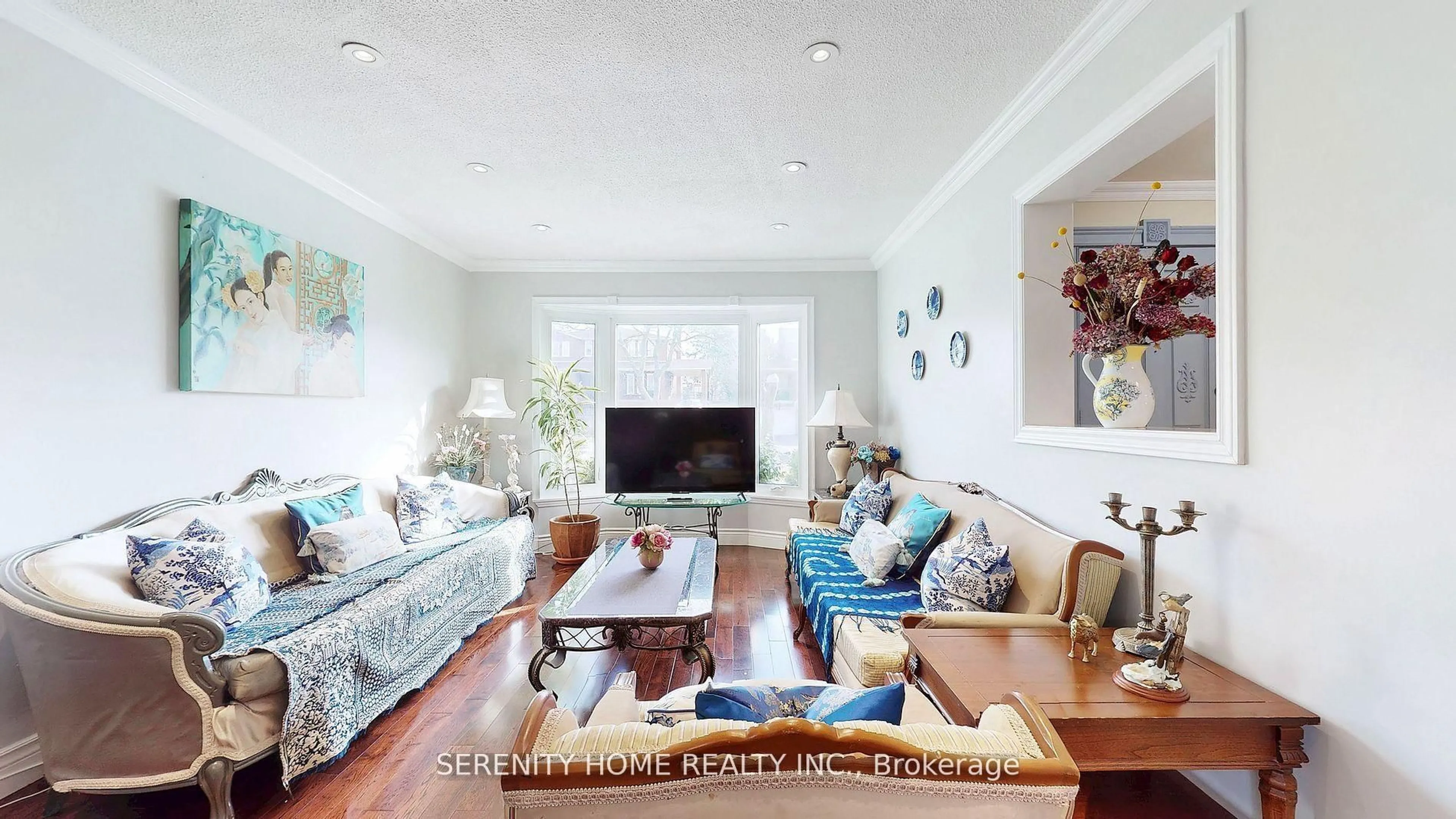 Living room with furniture, wood/laminate floor for 3441 Sanderling Cres, Mississauga Ontario L5L 3P4