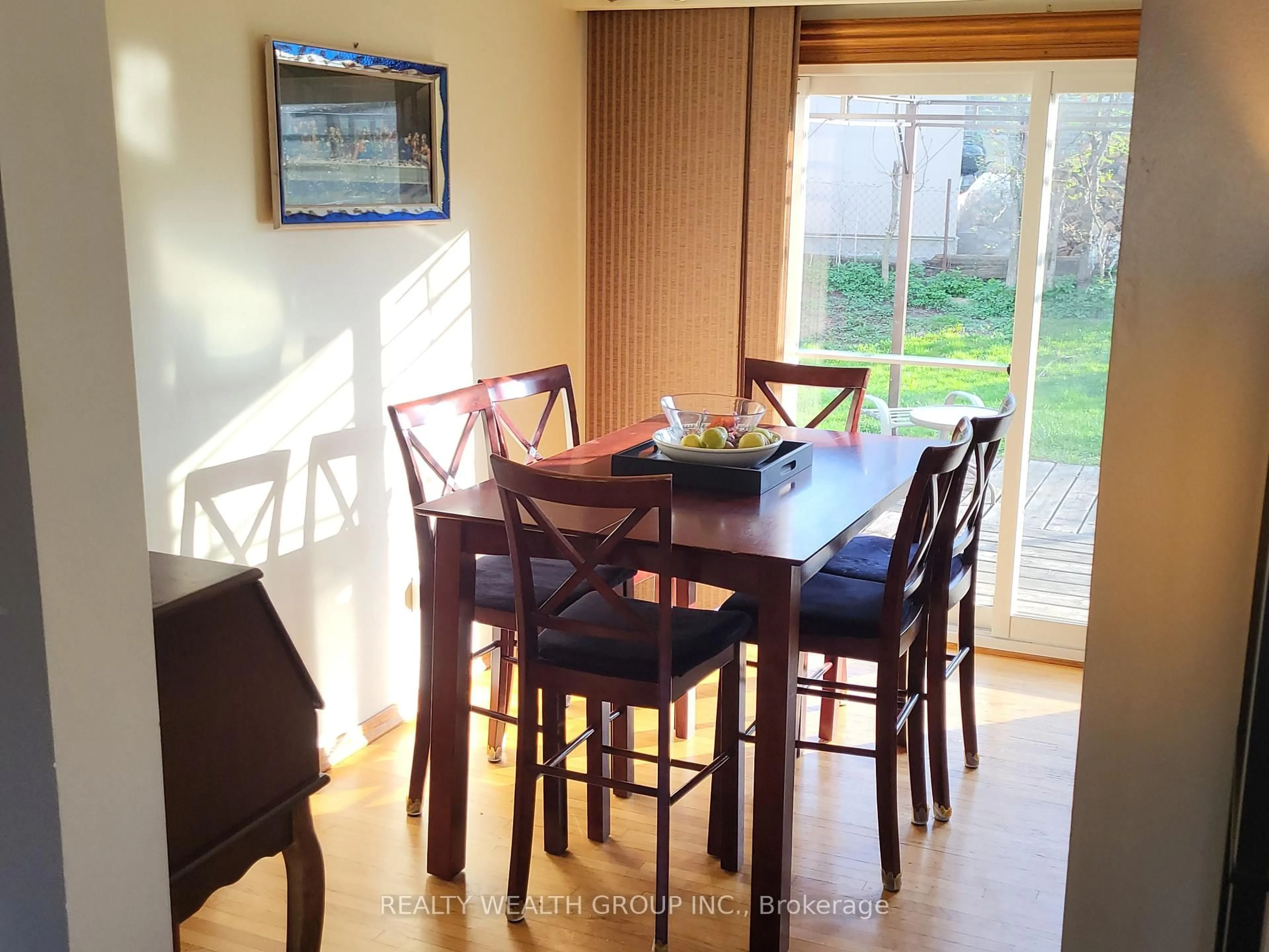 Dining room, wood/laminate floor for 30 Allendale Rd, Brampton Ontario L6W 2Y8