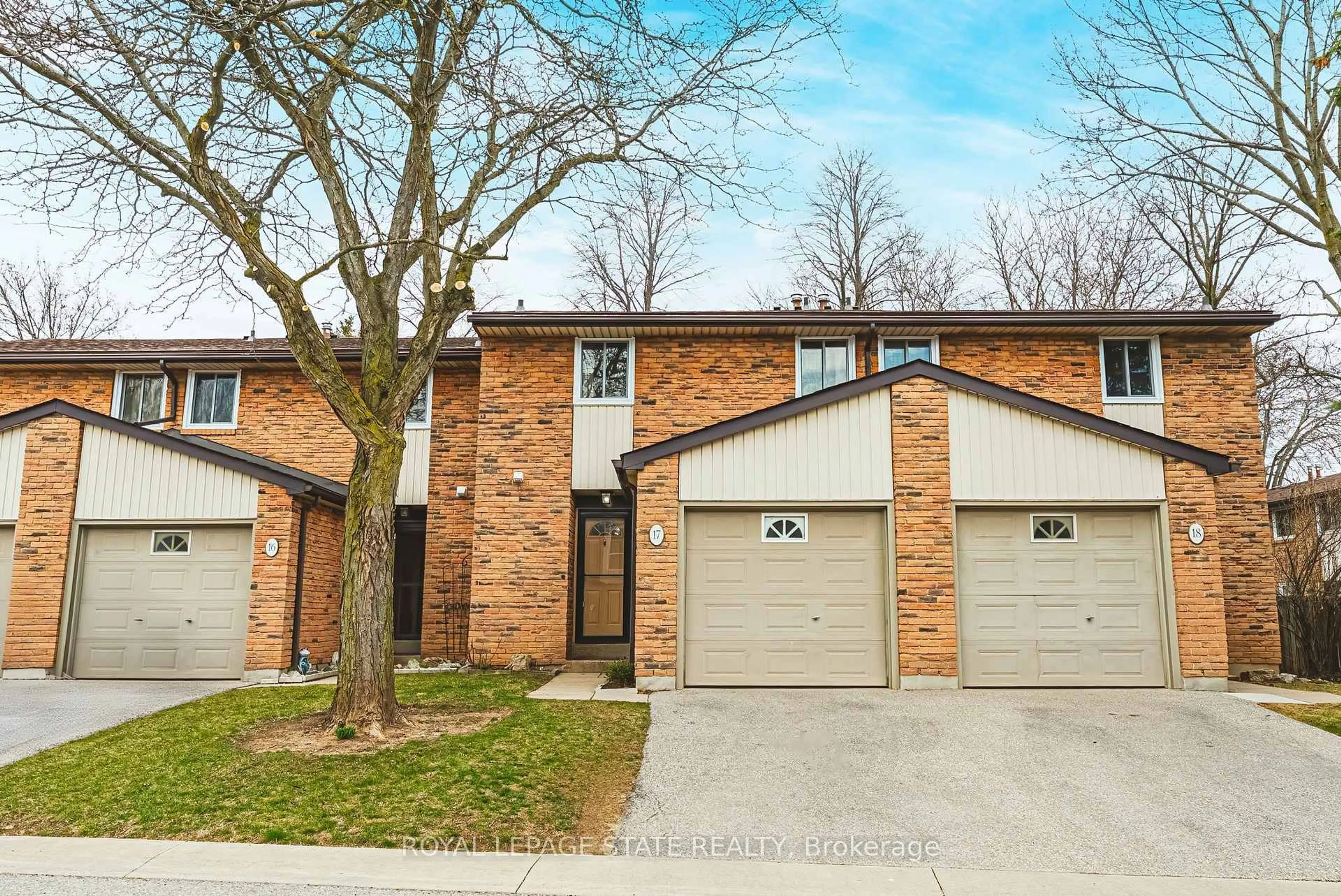 Home with brick exterior material, street for 660 Oxford Rd #17, Burlington Ontario L7N 3M1