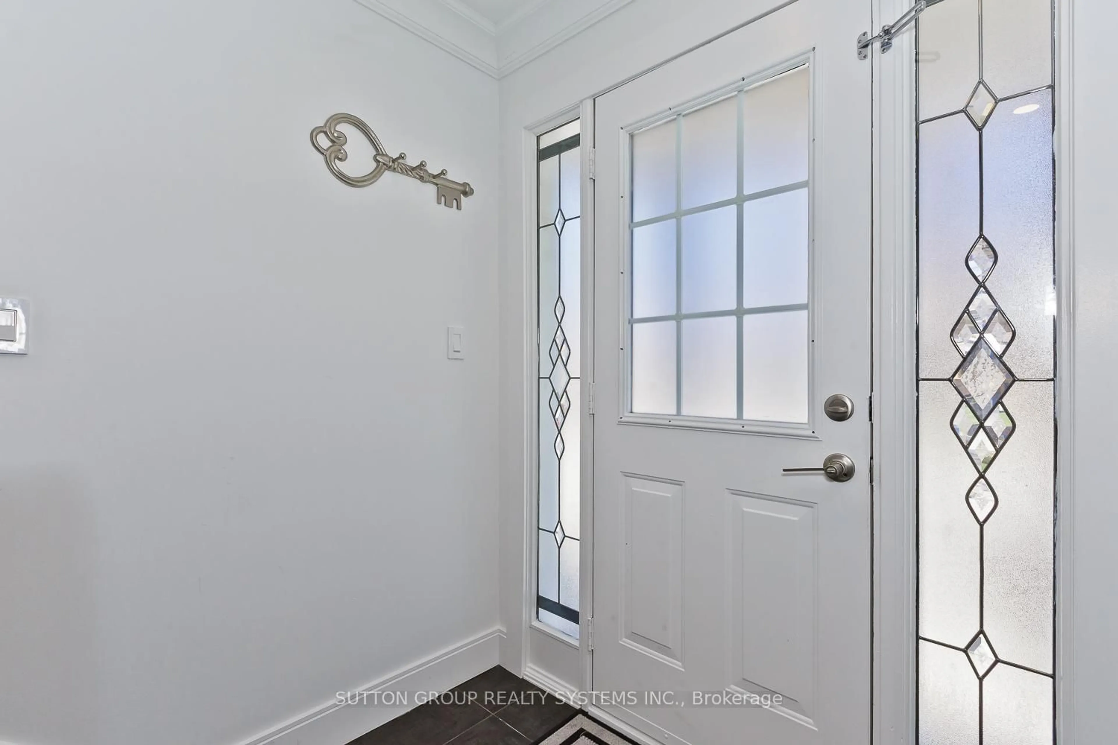Indoor entryway for 2106 Dunmore Ave, Burlington Ontario L7L 6V9