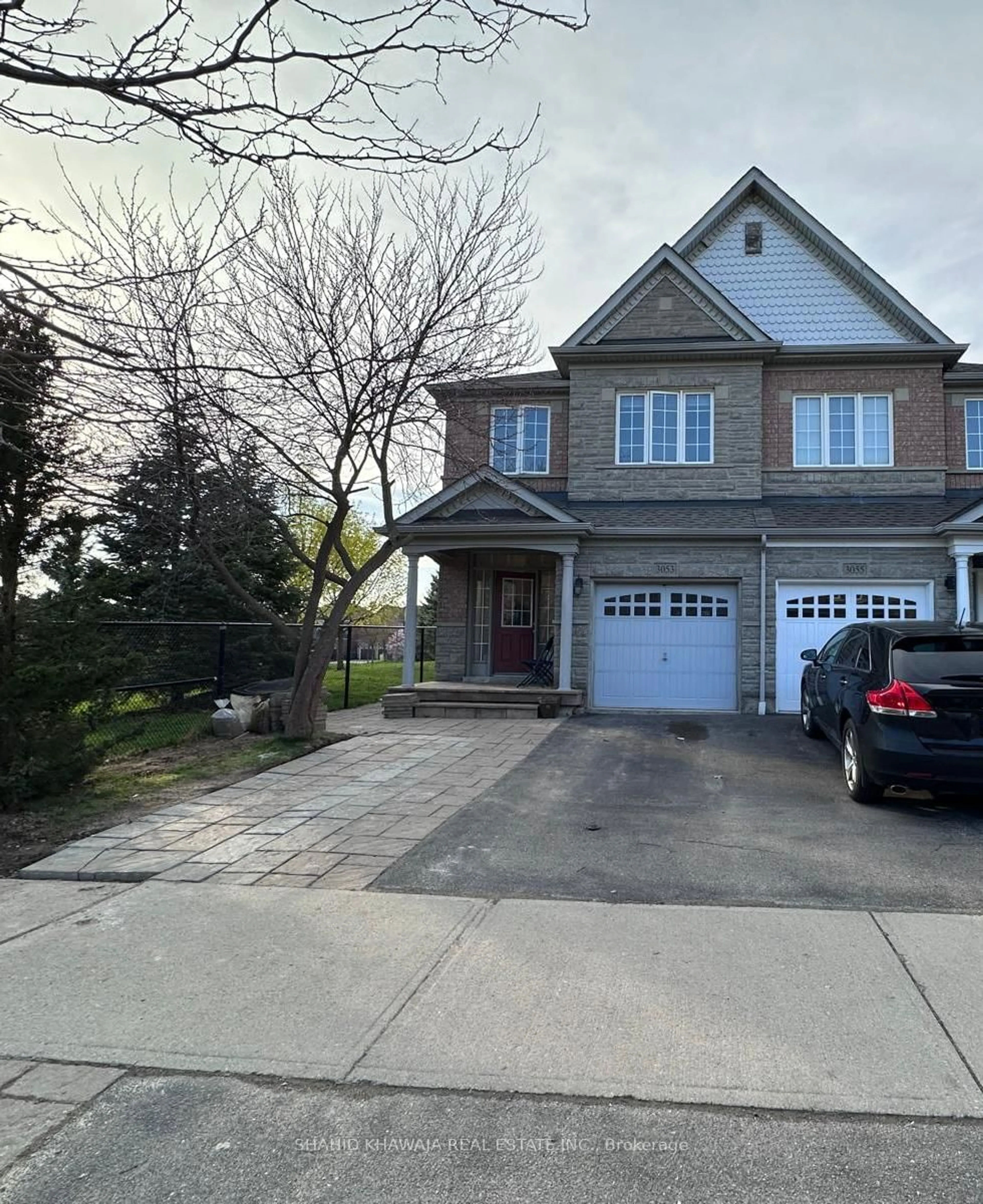 A pic from outside/outdoor area/front of a property/back of a property/a pic from drone, street for 3053 Cabano Cres, Mississauga Ontario L5M 0C6