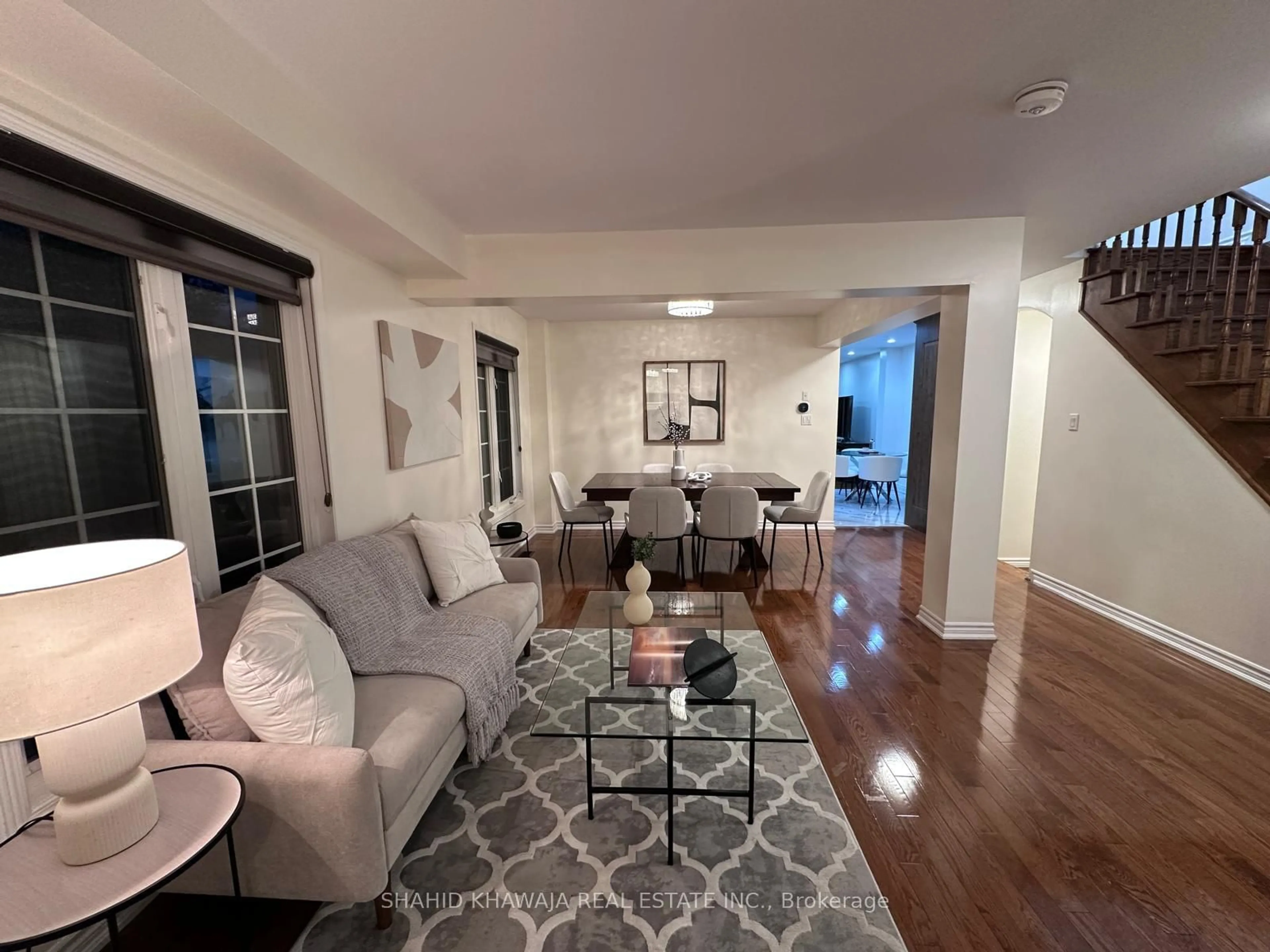 Living room with furniture, unknown for 3053 Cabano Cres, Mississauga Ontario L5M 0C6