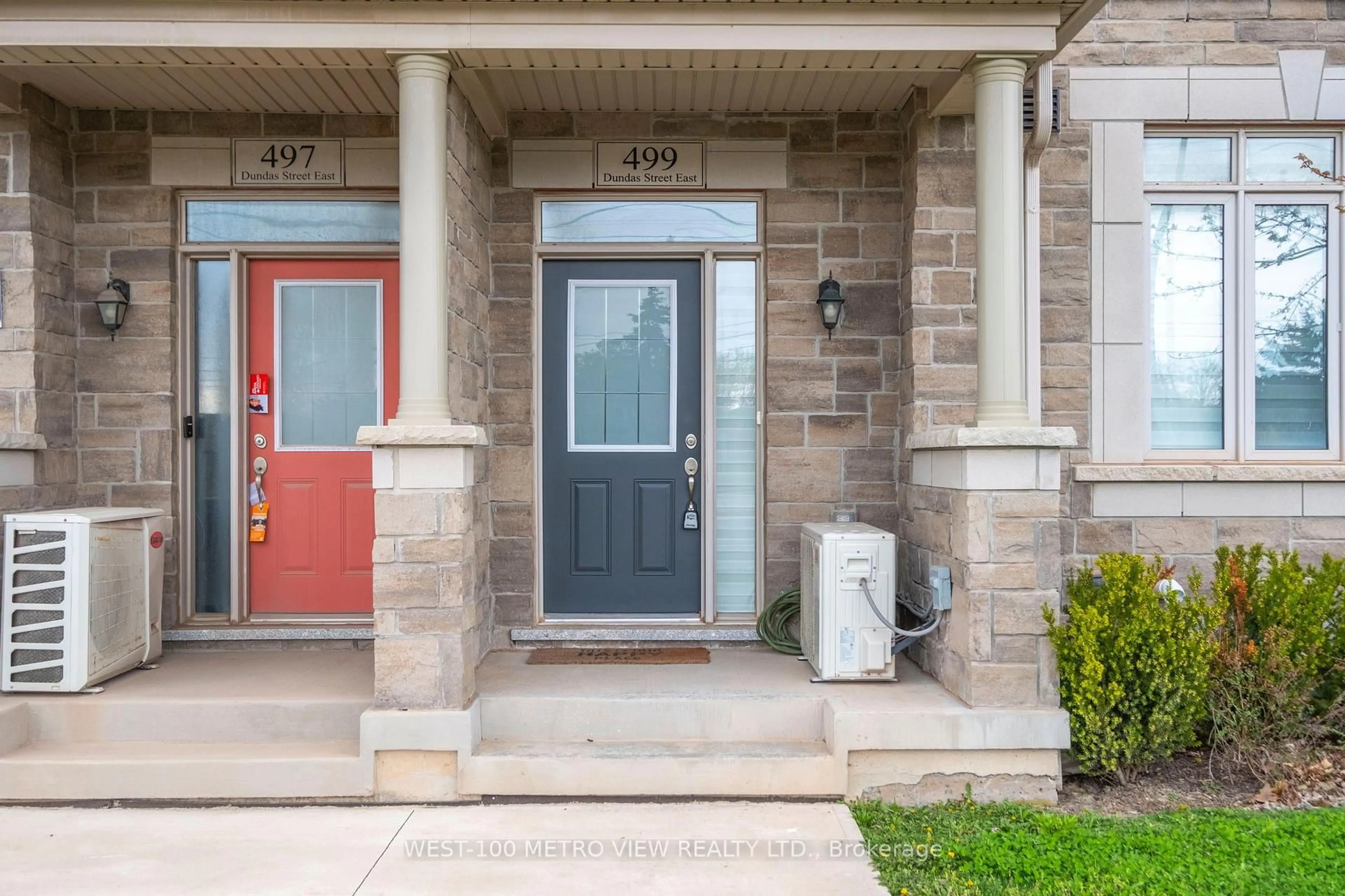 Indoor entryway for 499 Dundas St, Oakville Ontario L6H 3P5