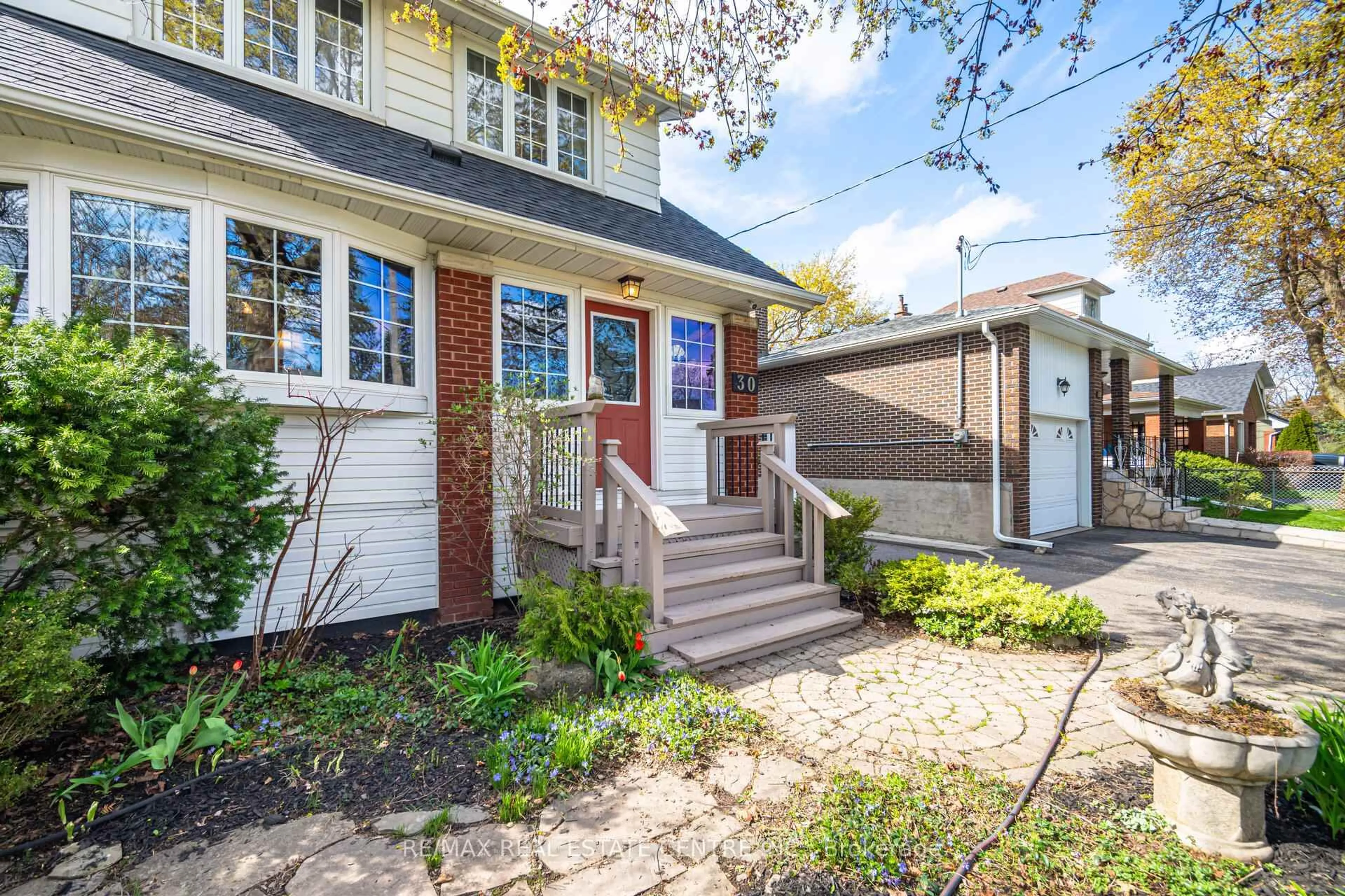 Unknown for 30 Frederick St, Brampton Ontario L6Y 1G4