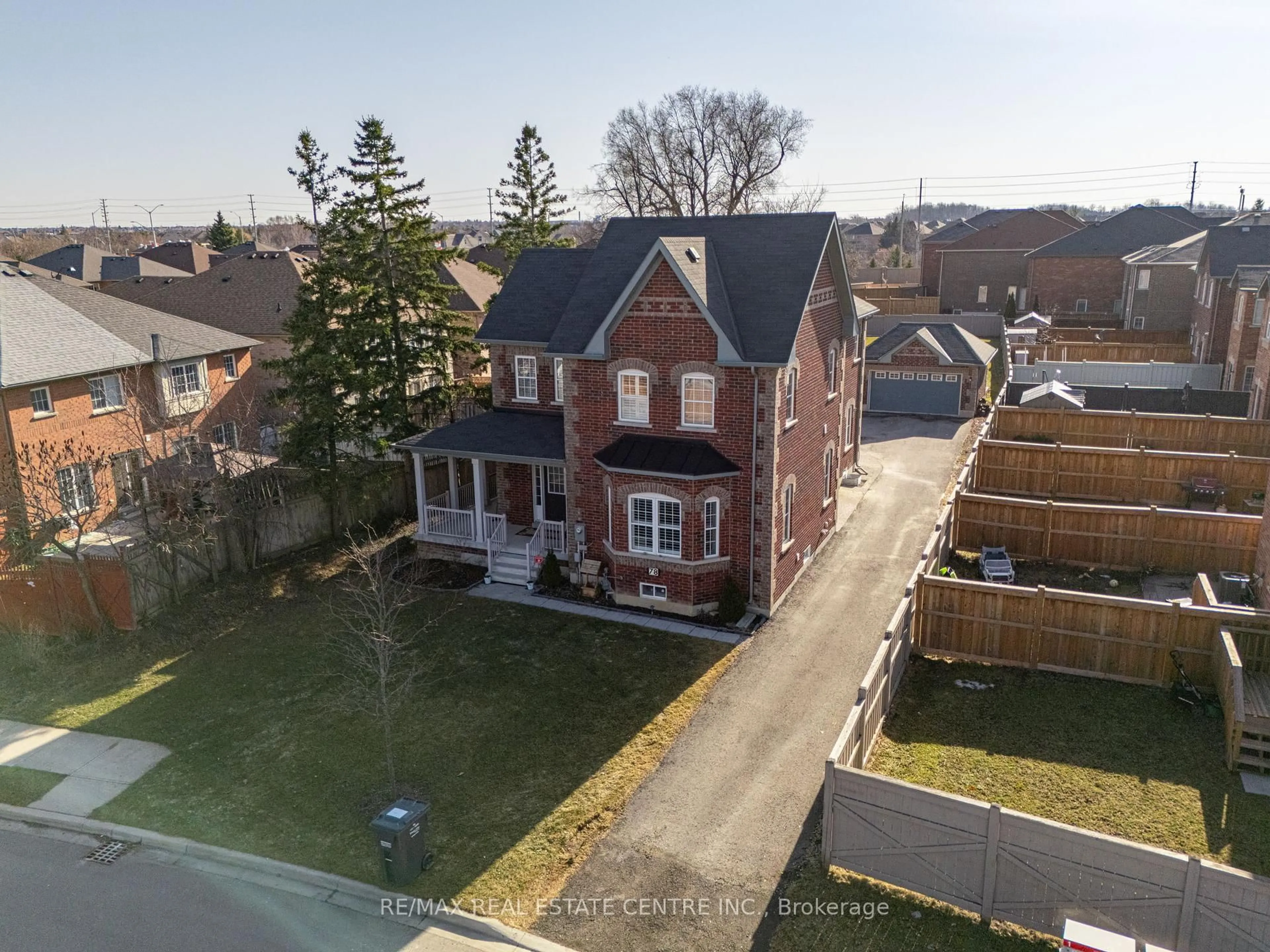 A pic from outside/outdoor area/front of a property/back of a property/a pic from drone, street for 78 Hollowgrove Blvd, Brampton Ontario L6P 0Y3