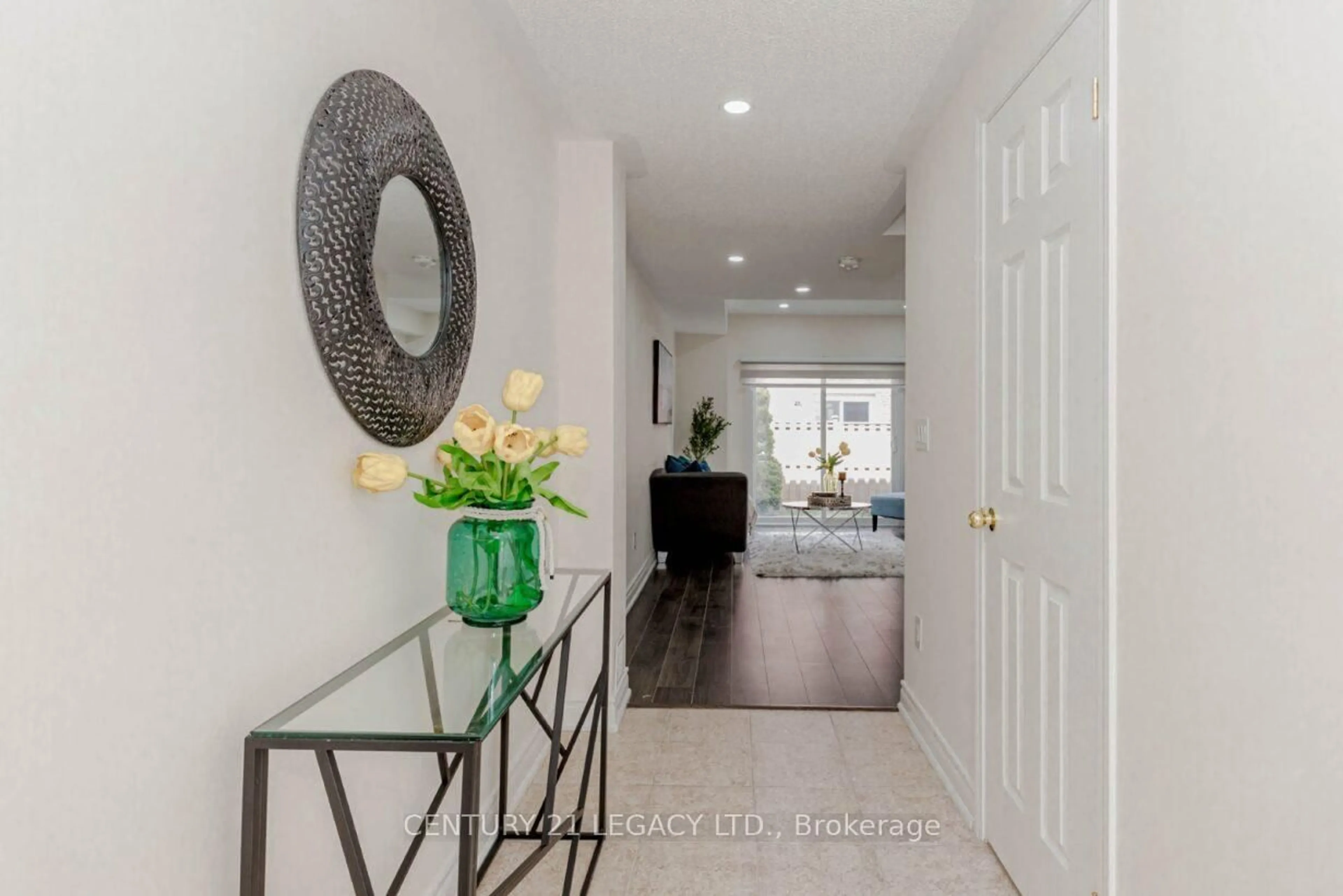 Indoor entryway for 25 Unionville Cres, Brampton Ontario L6P 2Z4