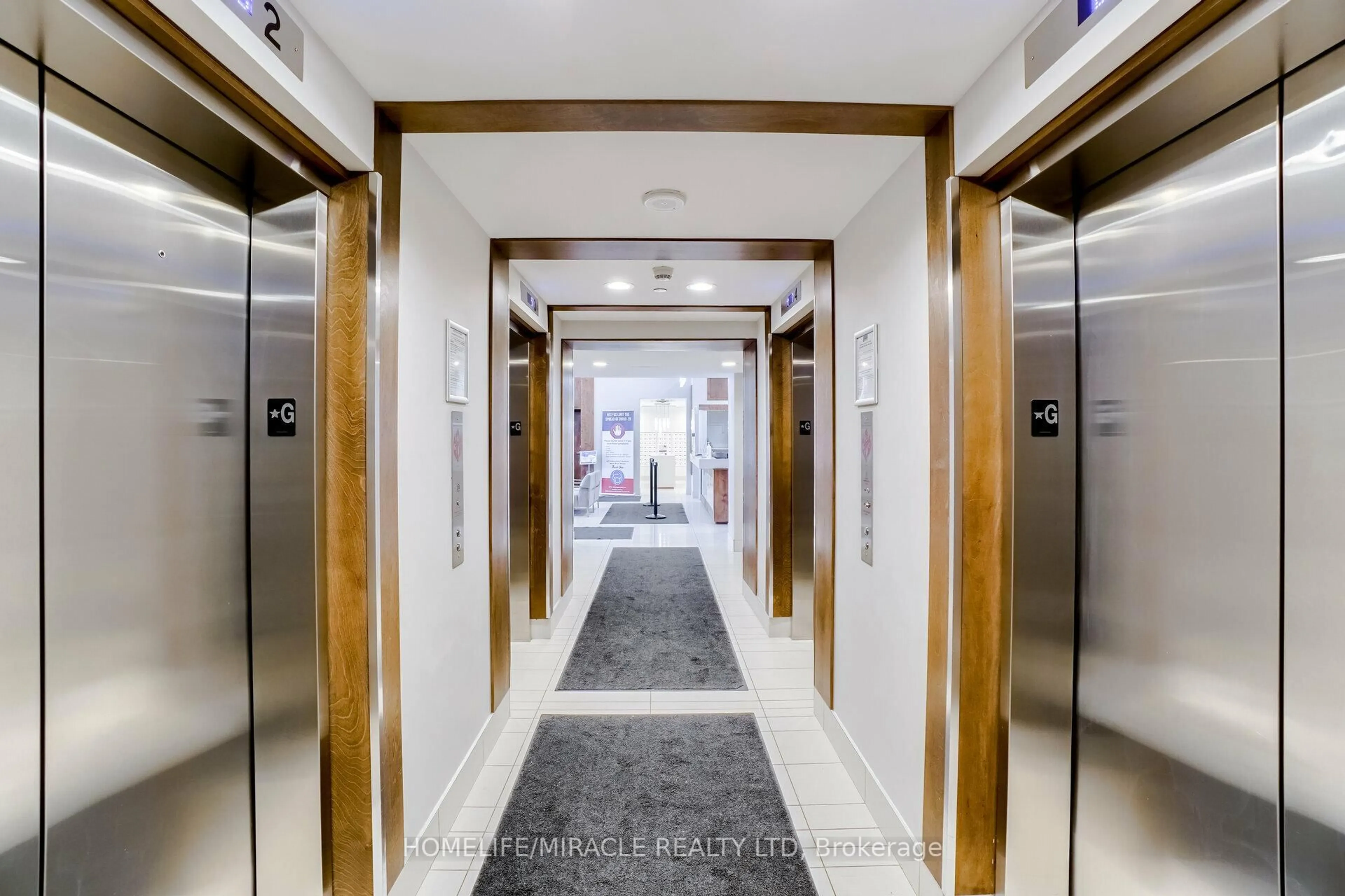 Indoor foyer for 2220 LAKE SHORE Blvd #4208, Toronto Ontario M8V 0C1